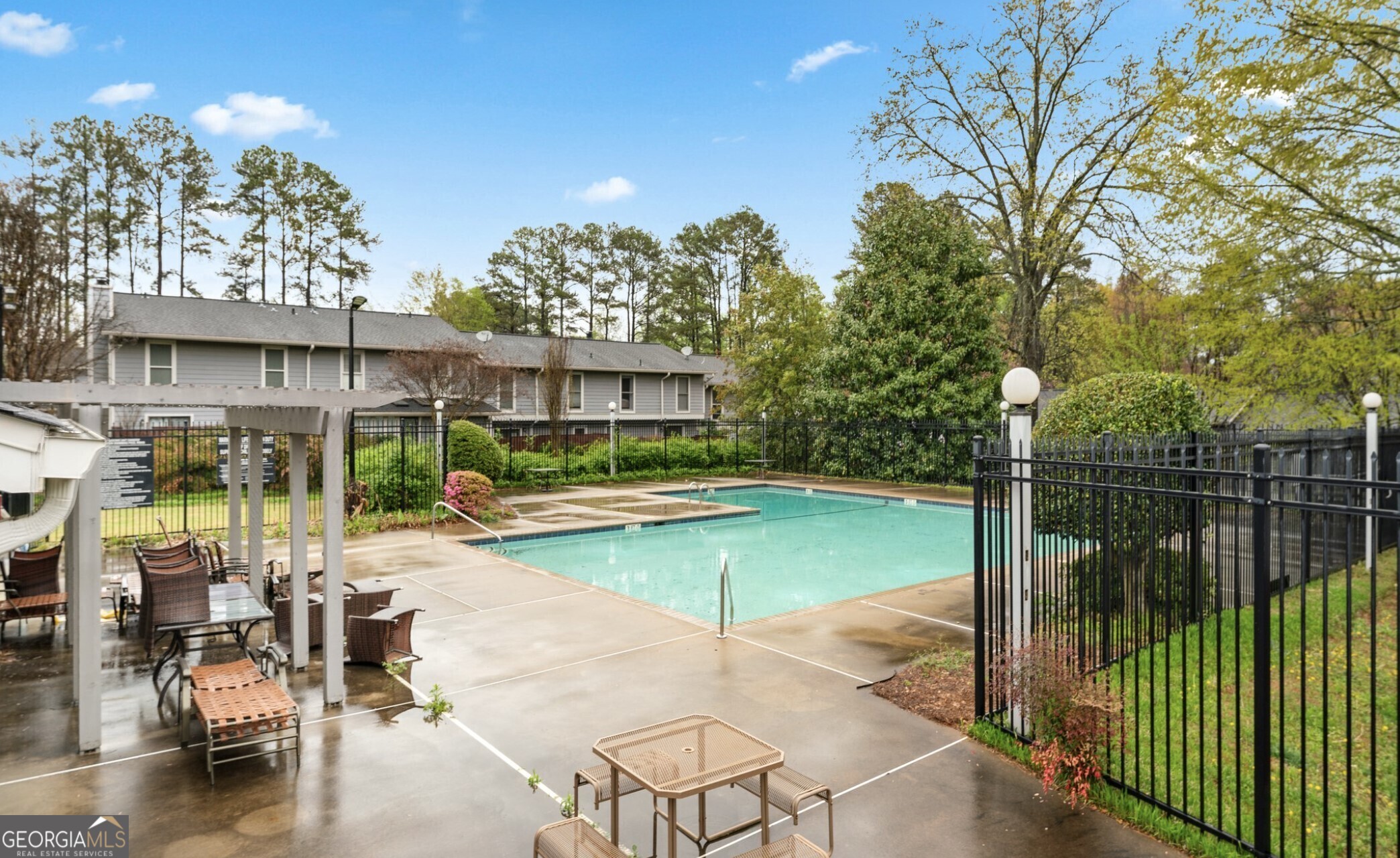 THE MEADOWS CONDOS - Residential