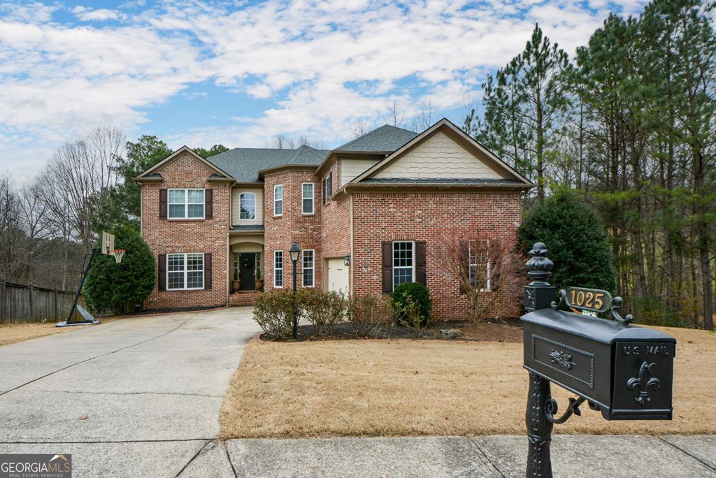 Photo of 1025 Boxwood Lane, Canton, GA 30114 (MLS # 10661803)