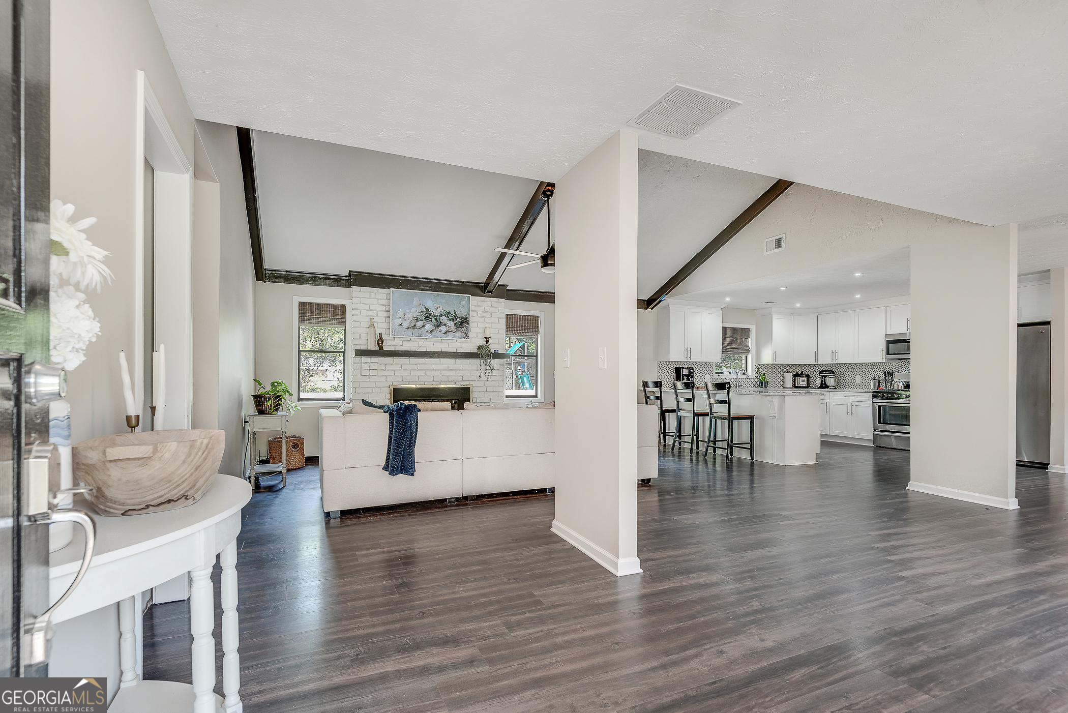 151 Suburban DR NE