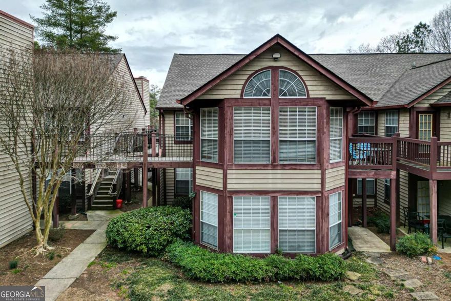 This bright and spacious 2-bedroom, 2-bathroom condo boasts an open floor plan, perfect for comfortable living or roommates. With an abundance of natural light flooding the space, you'll enjoy a warm and inviting atmosphere throughout the home. The generous living and dining areas create an ideal space for entertaining or simply relaxing. Enjoy the flexibility of NO RENTAL RESTRICTIONS, making this a great opportunity for investors or those seeking long-term residence. Located within walking distance to an array of restaurants and shopping, you'll have everything you need right at your doorstep. Exclusive access to Rivermont's 27-acre private riverfront park on the beautiful Chattahoochee River adds a unique touch to this property. Explore the scenic park with its playgrounds, picnic areas, and fishing dock for outdoor relaxation and enjoyment. Community amenities include a clubhouse, pool, and fitness center, offering the perfect combination of leisure and convenience. Whether you're looking to enjoy nature or stay active, this condo has it all. Don't miss the opportunity to call this gem your home - schedule a tour today!