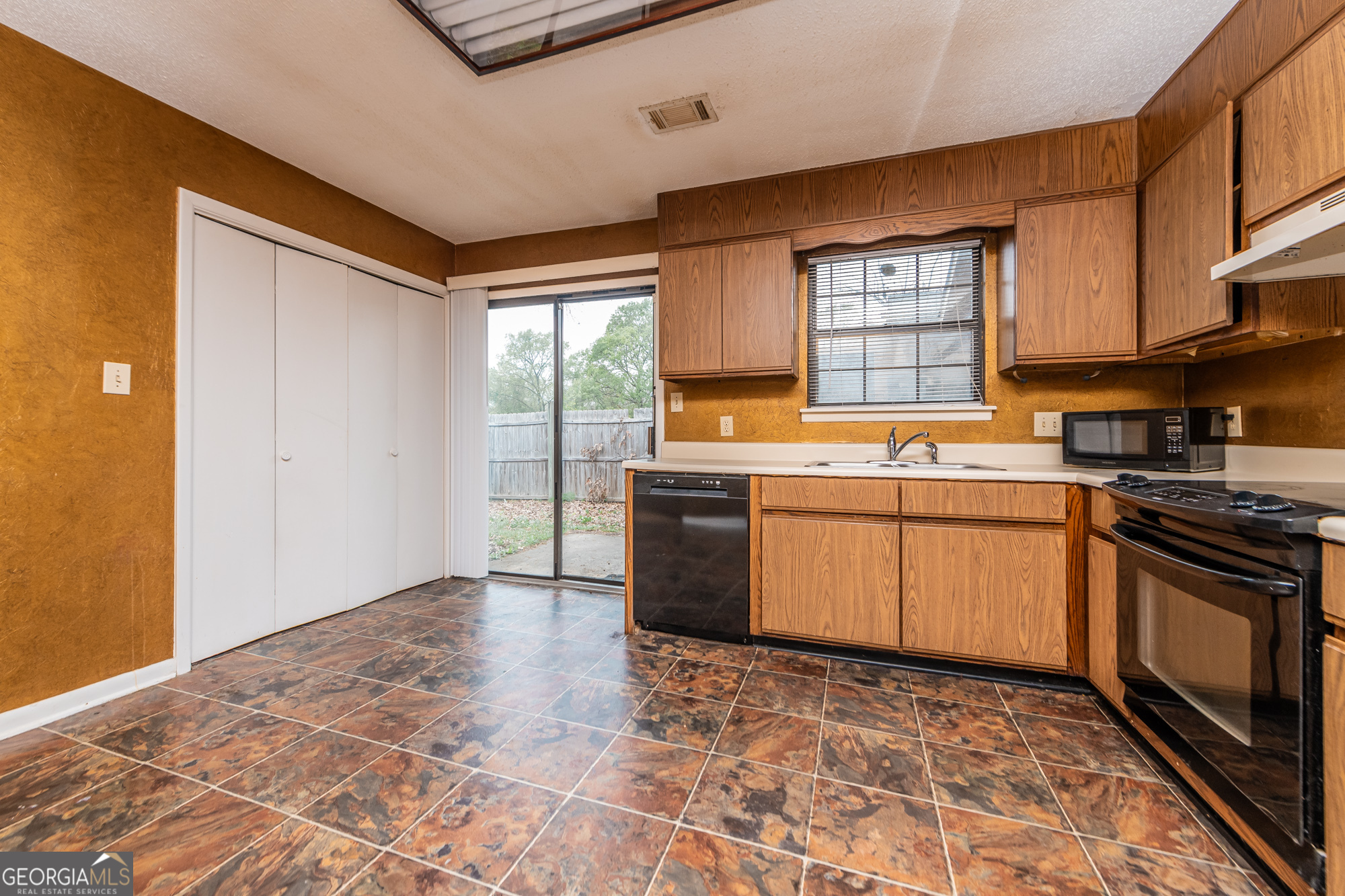 Warner Robins, Georgia 31088, United States, 2 Bedrooms Bedrooms, ,1 BathroomBathrooms,Residential,Pending,103475