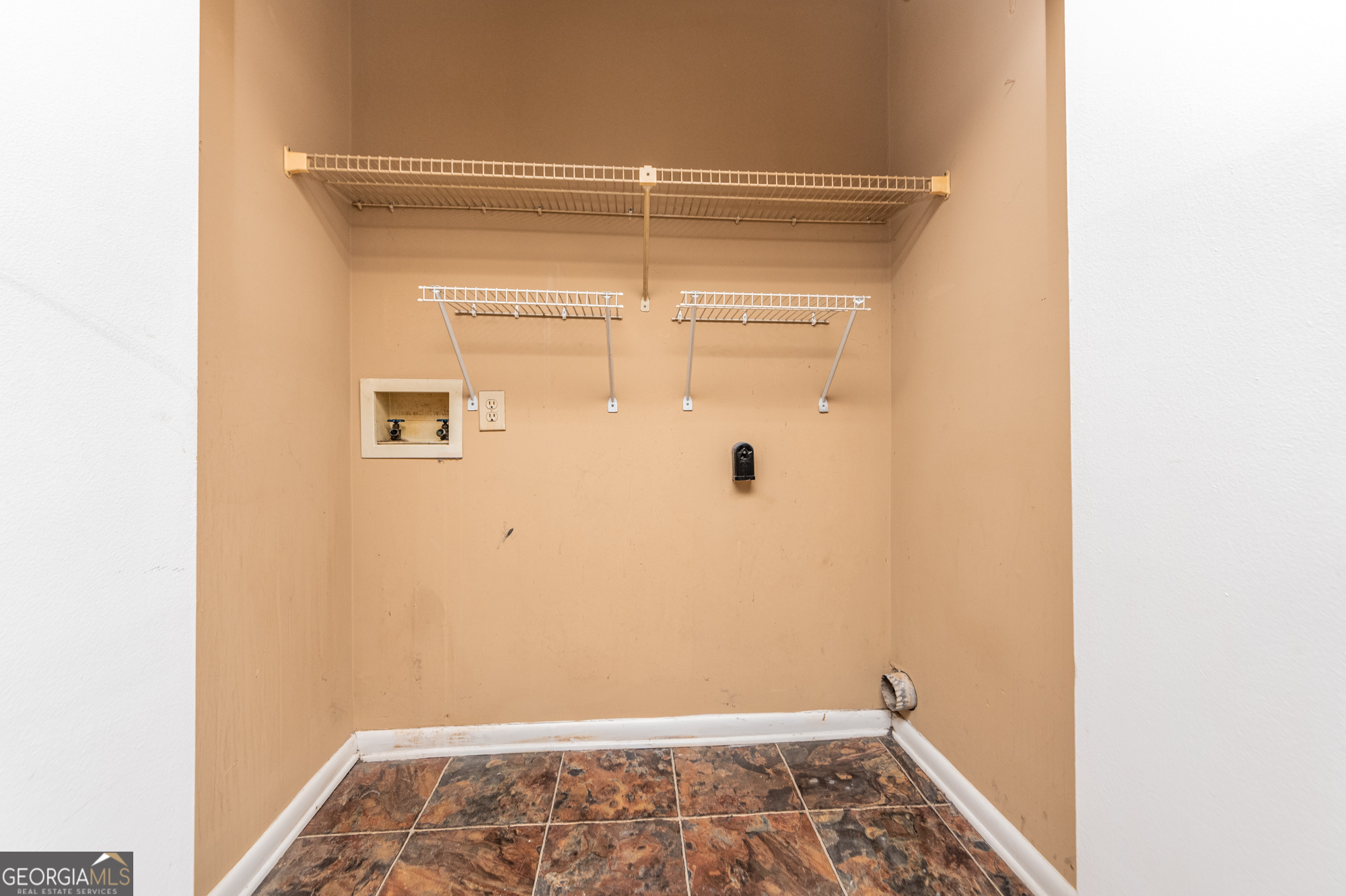 Warner Robins, Georgia 31088, United States, 2 Bedrooms Bedrooms, ,1 BathroomBathrooms,Residential,Pending,103475