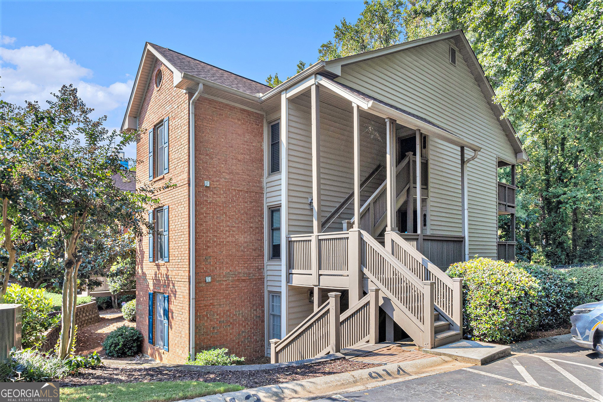 915 Garden CT