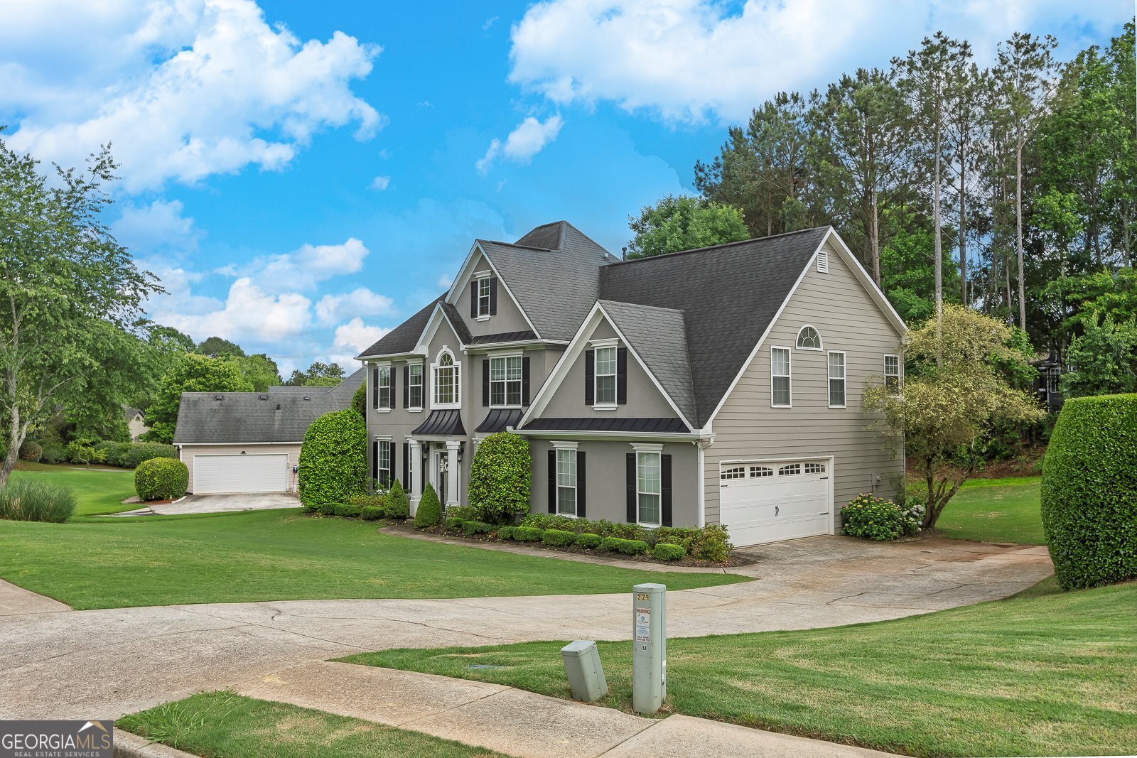 225 Ruby Forest PKWY