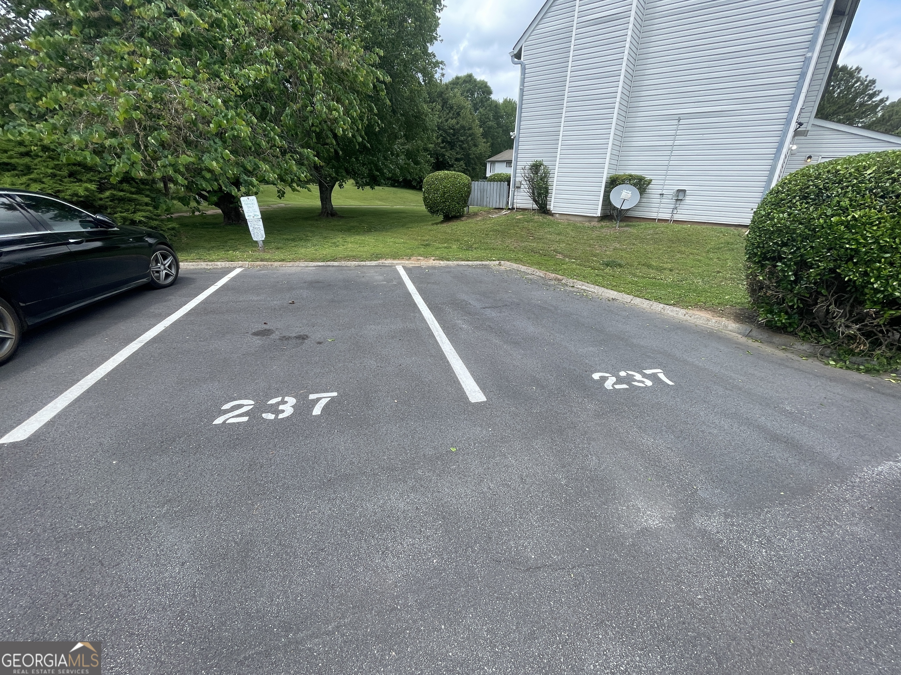 237 Country Club DR
