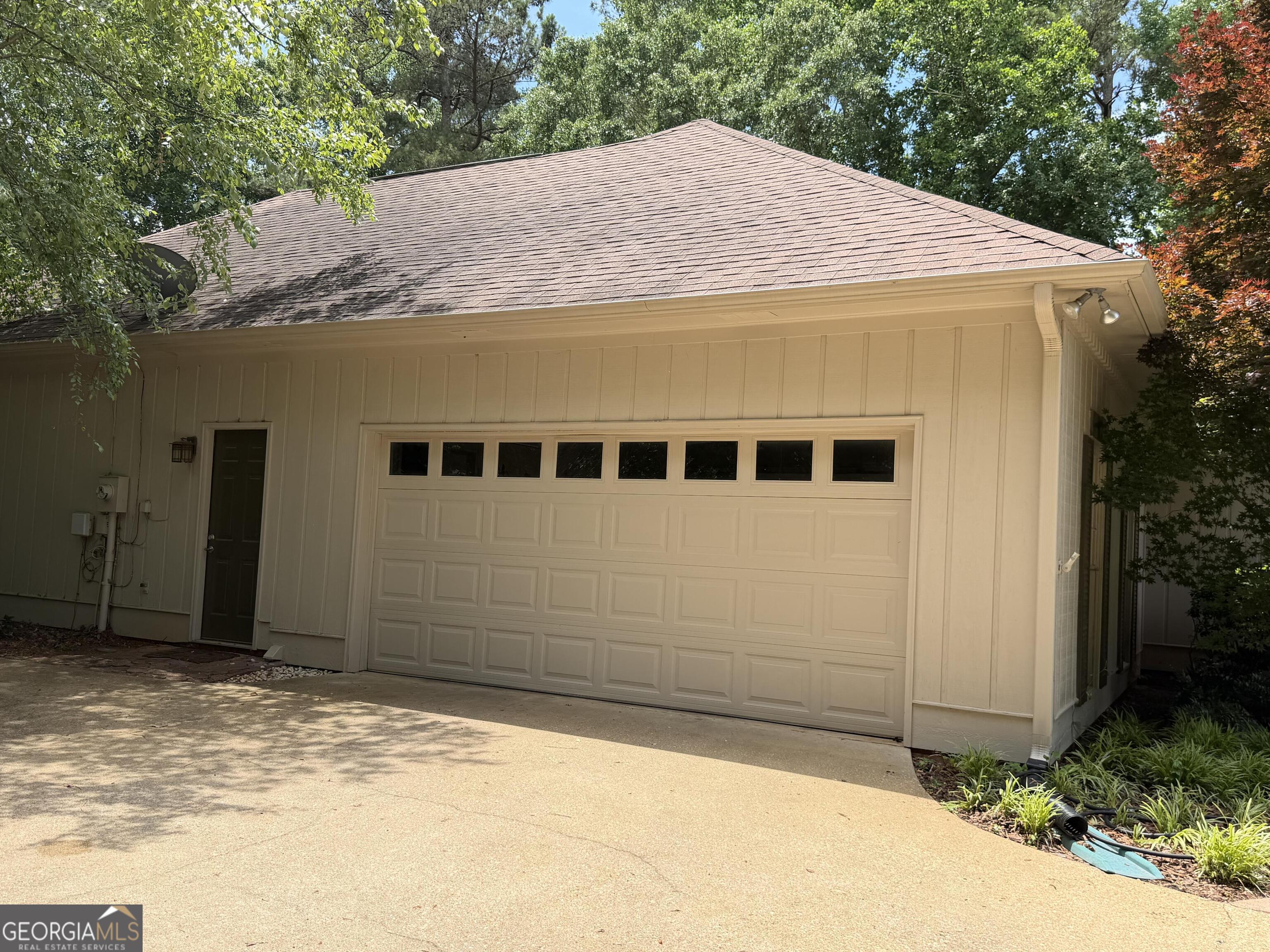 216 Ashford CIR