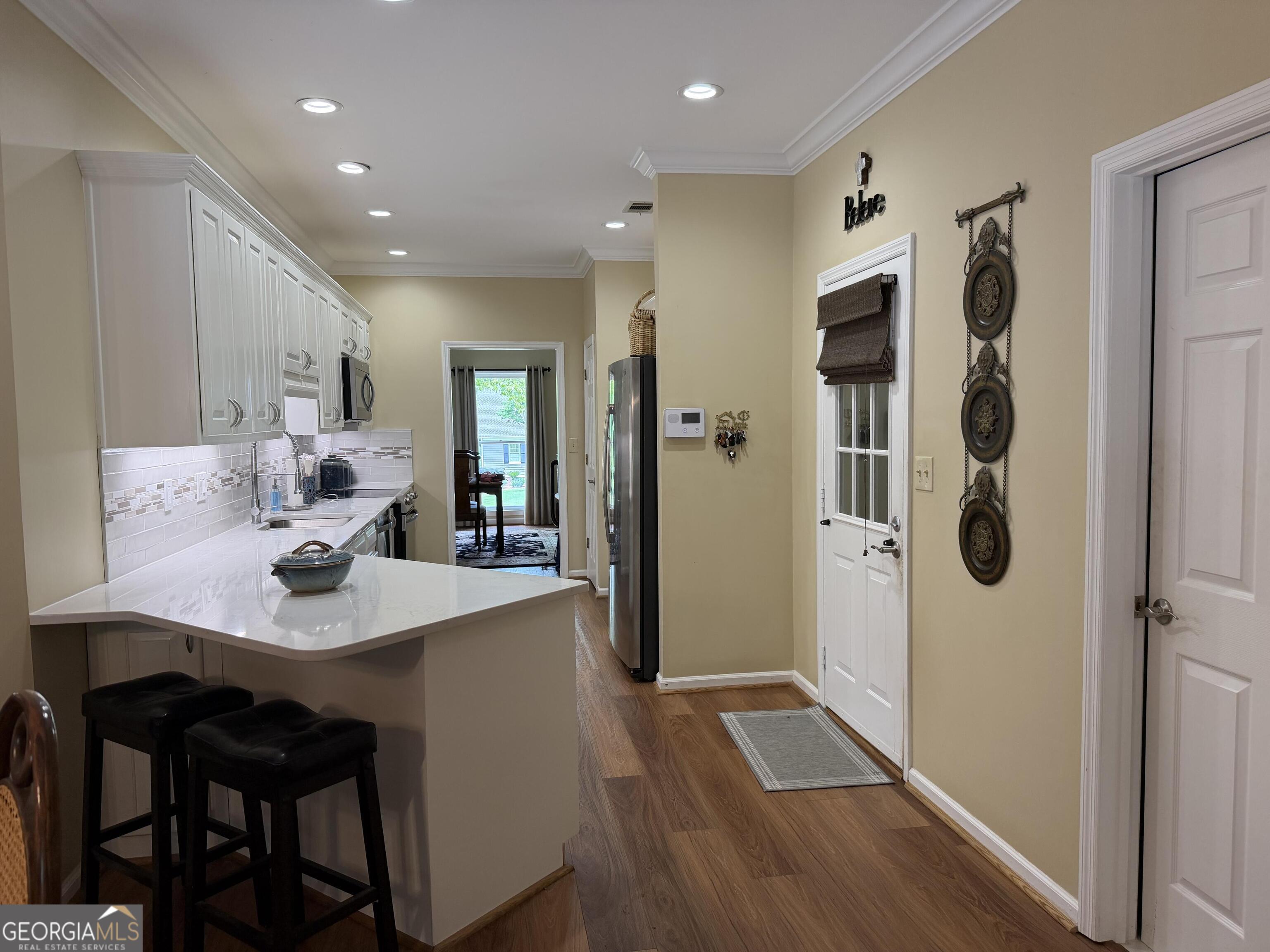 216 Ashford CIR
