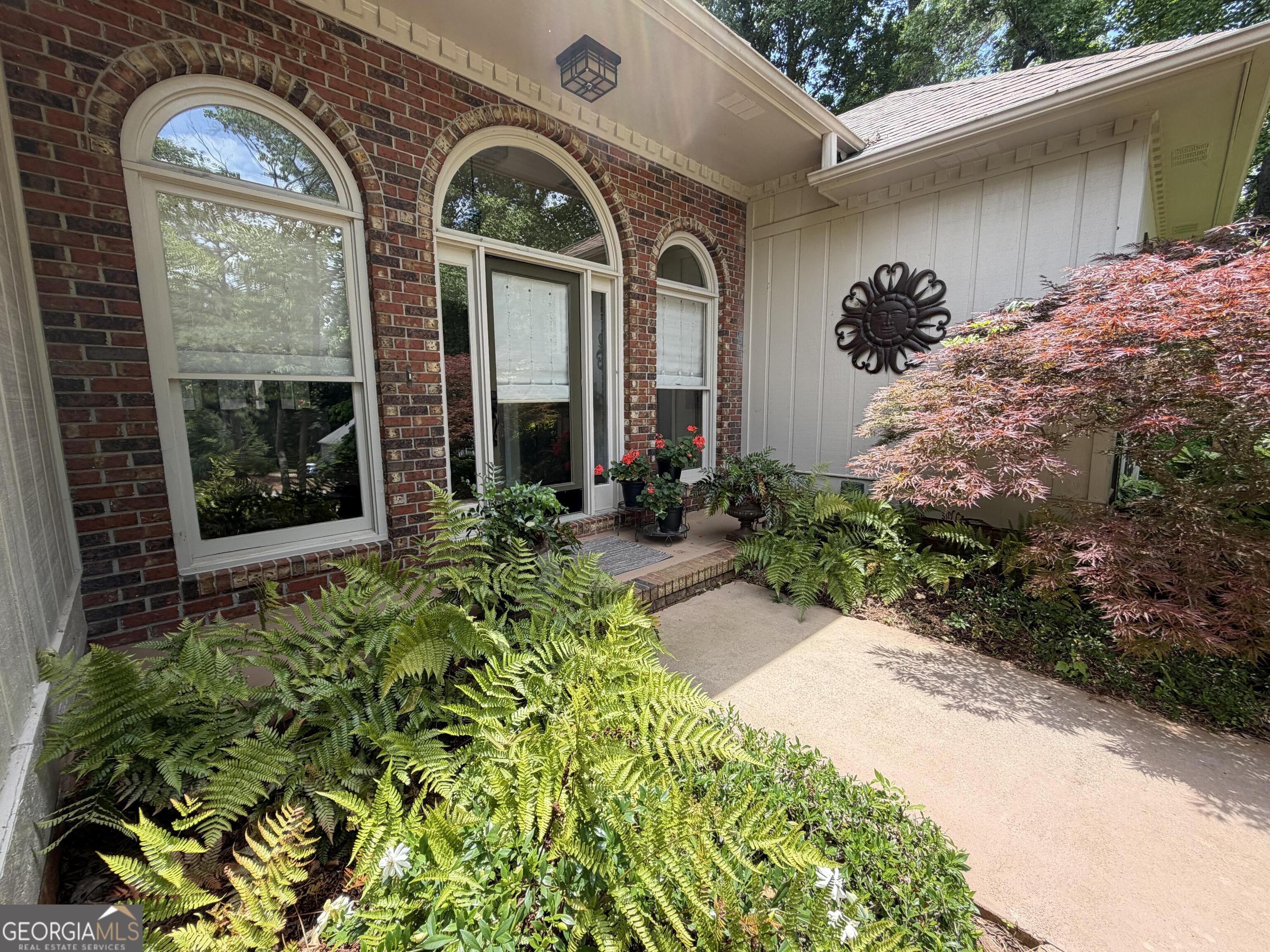 216 Ashford CIR