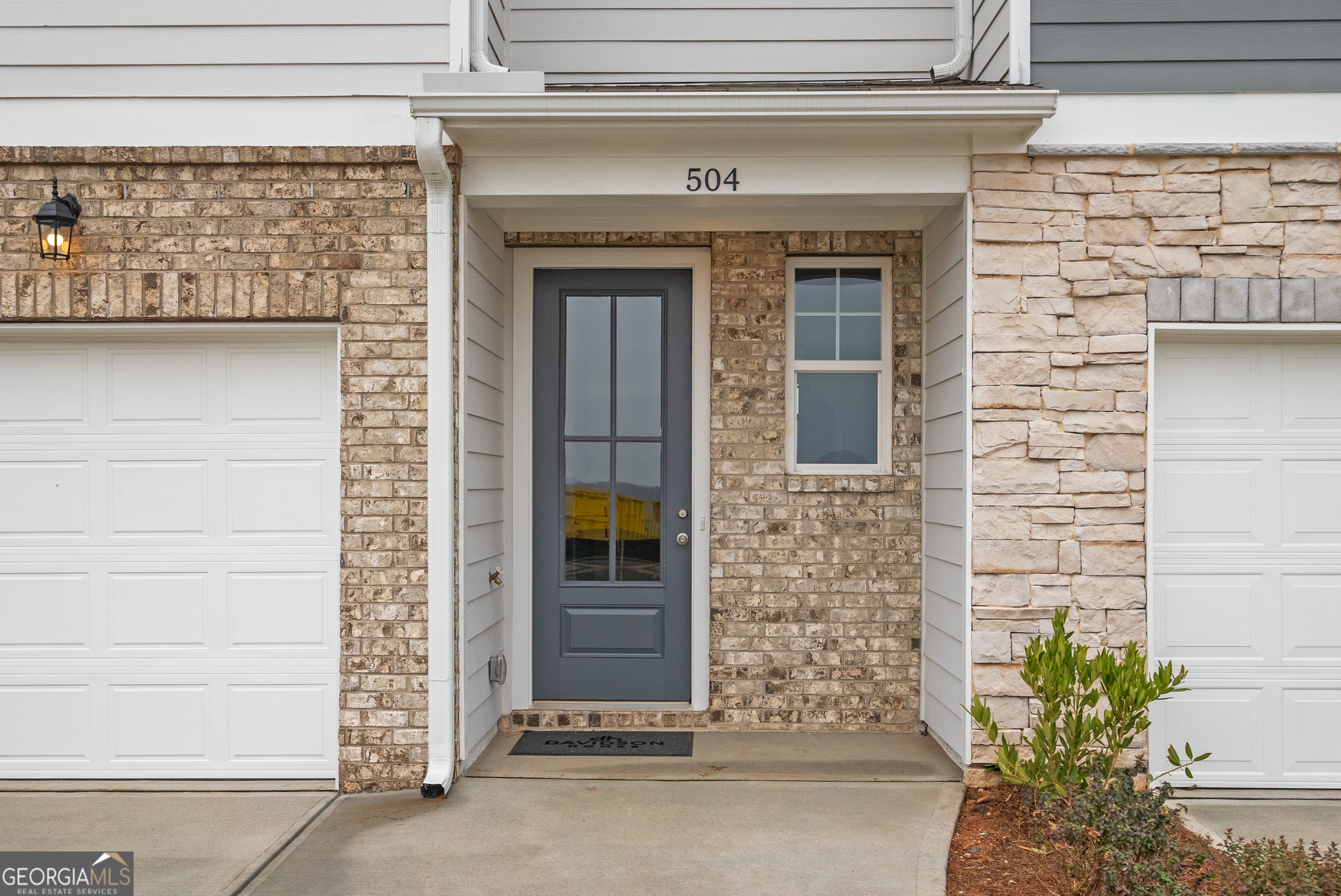 526 Crown DR