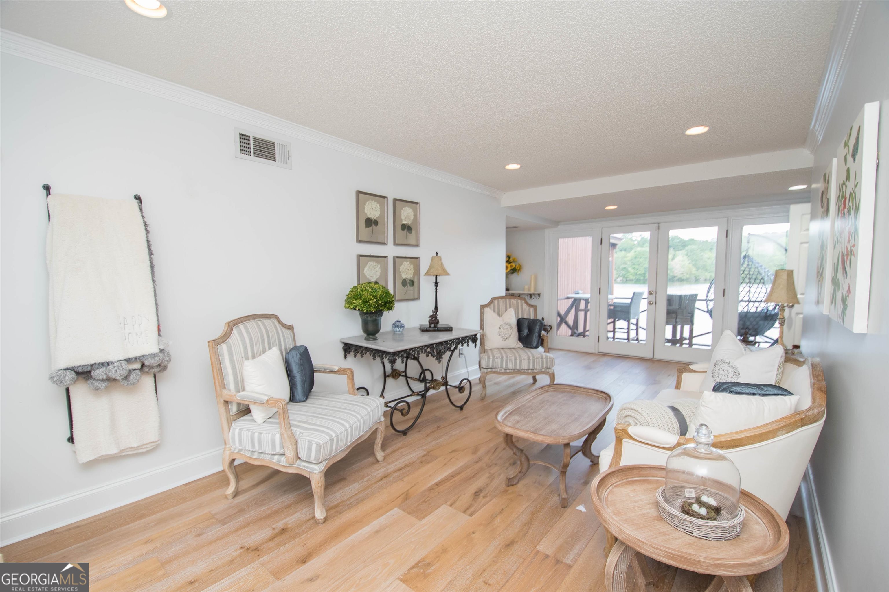 8 Northlake CIR