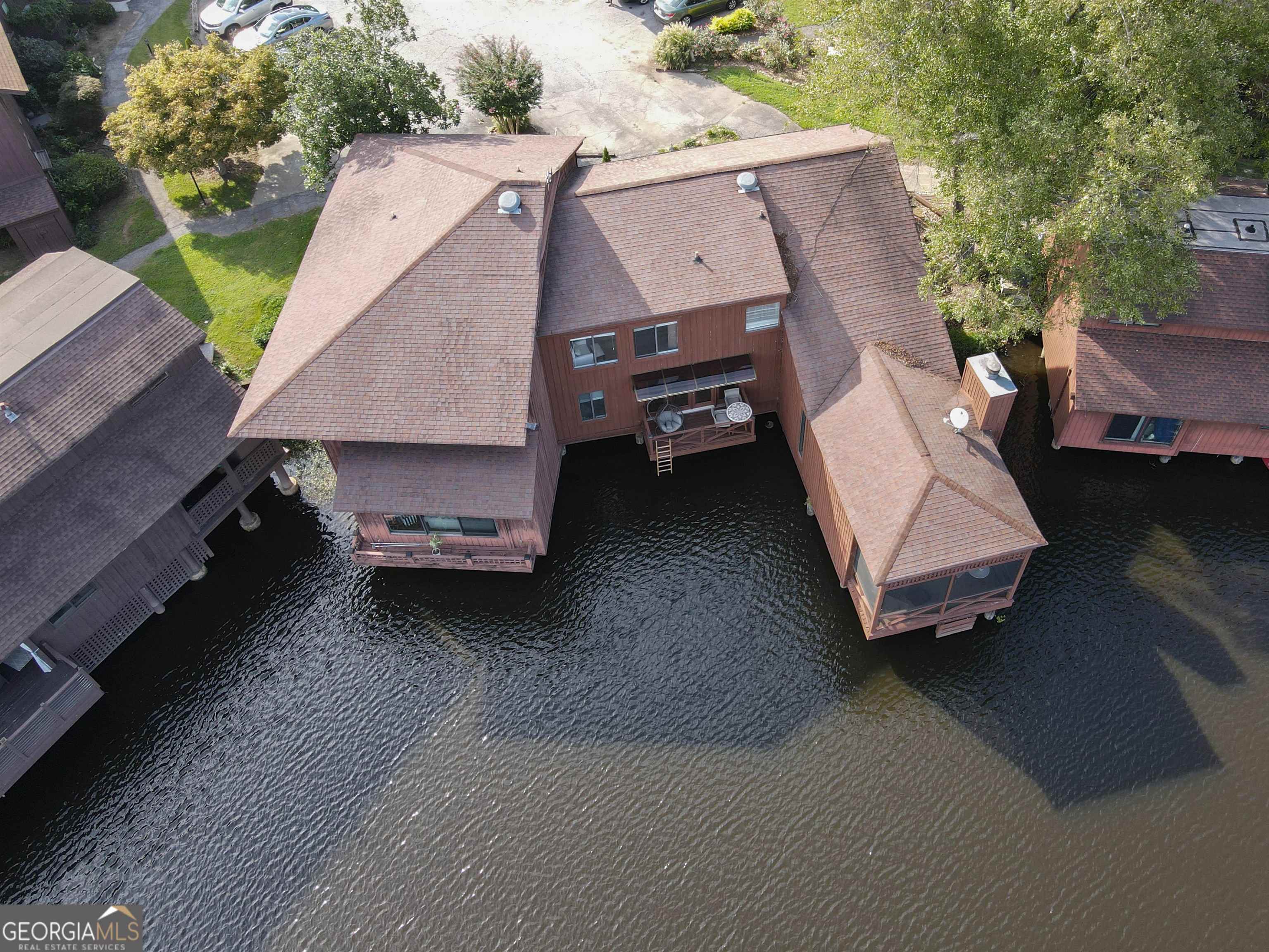 8 Northlake CIR