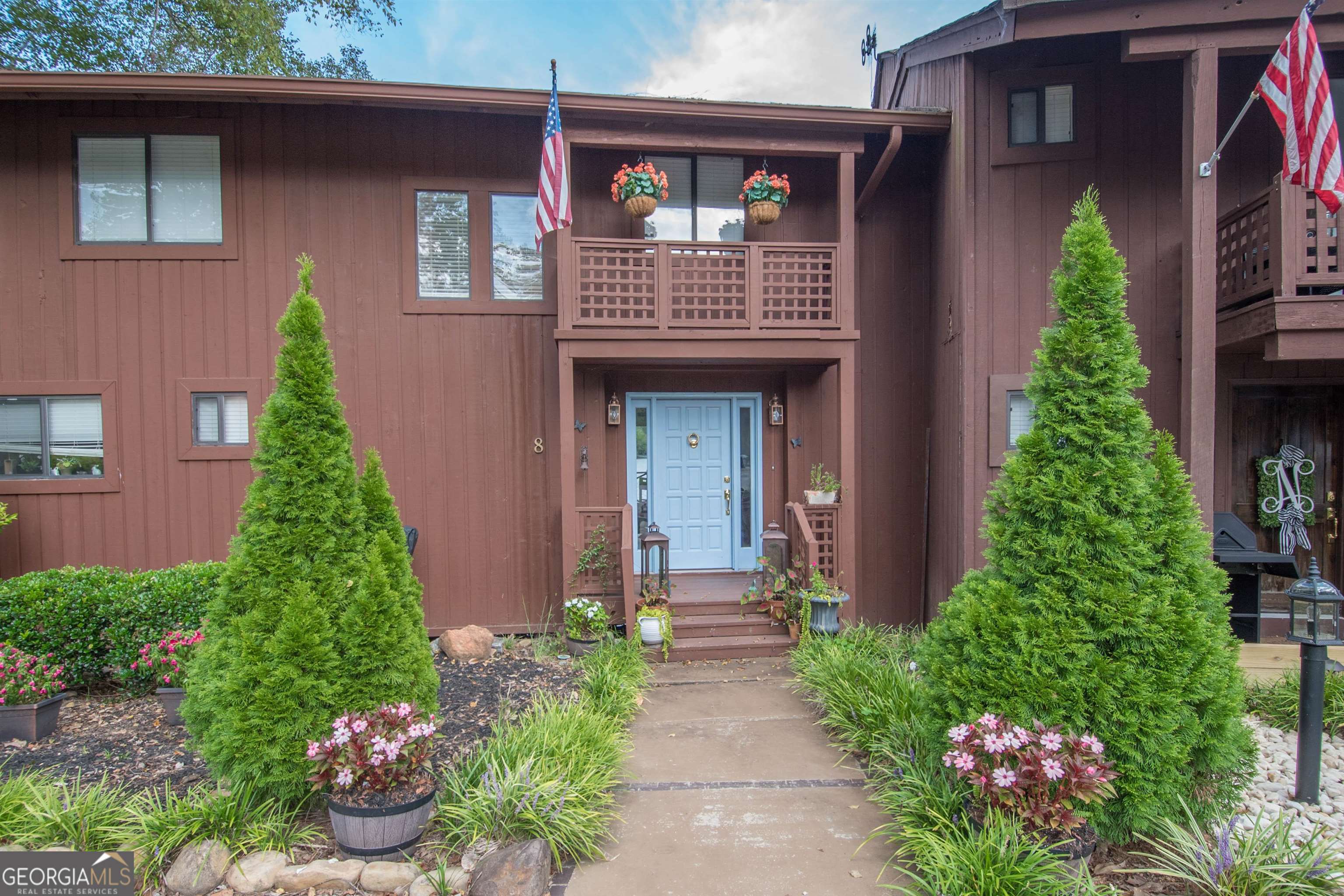 8 Northlake CIR