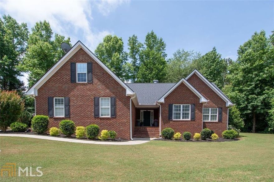 Charming 3 BR/2 BA ranch and a half home is located in east Athens in the quiet Woods of Habersham subdivision. Situated on 0.6-acre, the home is highlighted by hardwood floors throughout the fireside family room and hallway, vaulted ceilings, fireside family room, and a bonus room/loft area with a built-in wet bar...perfect for entertaining. The kitchen and breakfast area are filled with natural light. Owner’s Suite on Main Level offers an en suite bathroom featuring double vanity, whirlpool tub, separate shower, and a large walk-in closet. Home offers 2 secondary bedrooms, and a bonus room/loft area with a built-in wet bar...providing the ideal space for a media room/game room. The rear deck and patio area overlook the large, private backyard with ample space for children and pets. Home has been meticulously maintained, including a brand new HVAC system (replaced in April 2021), newer roof (replaced 2.5 years ago), and new carpet. Termite bait stations around the home, with transferable termite bond. No HOA.