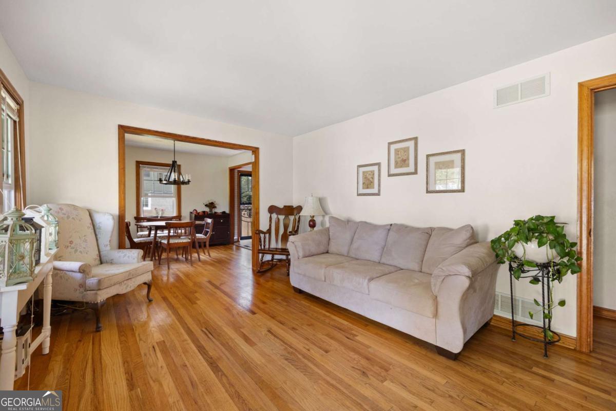 3366 Woodview DR SE