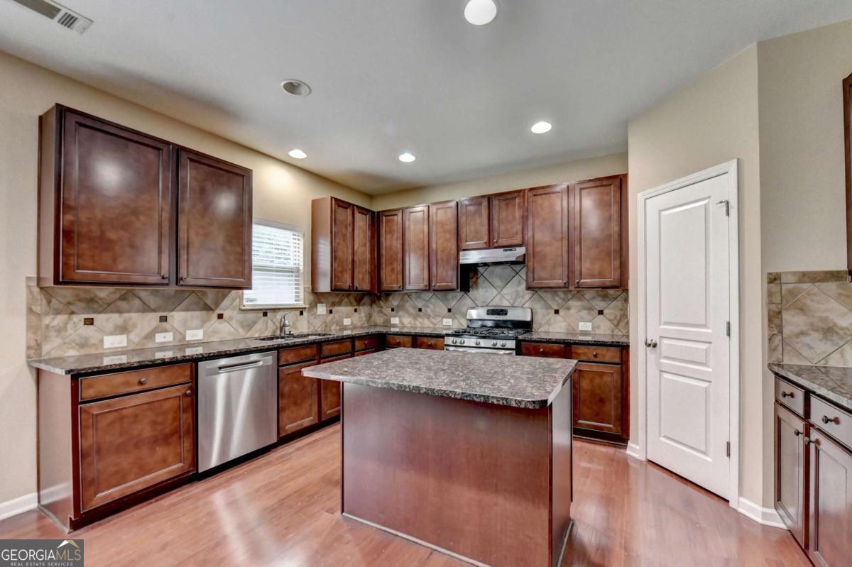 4228 Woods Creek LN