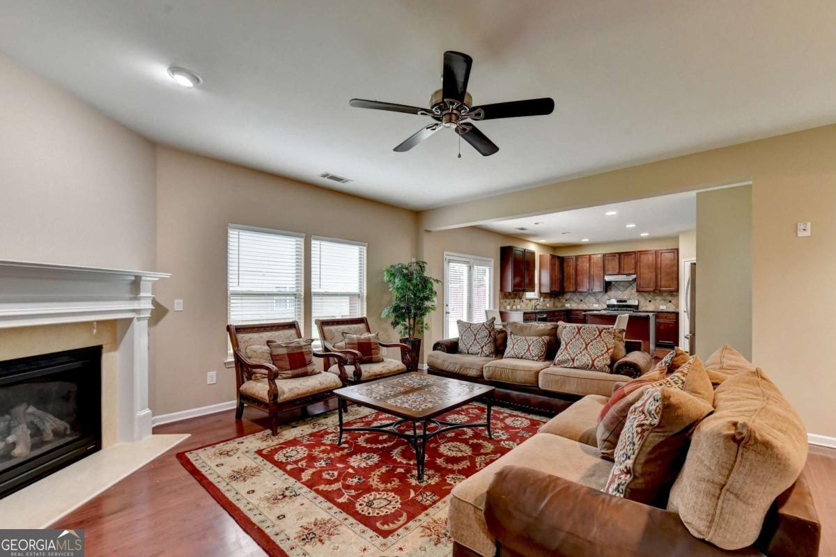 4228 Woods Creek LN