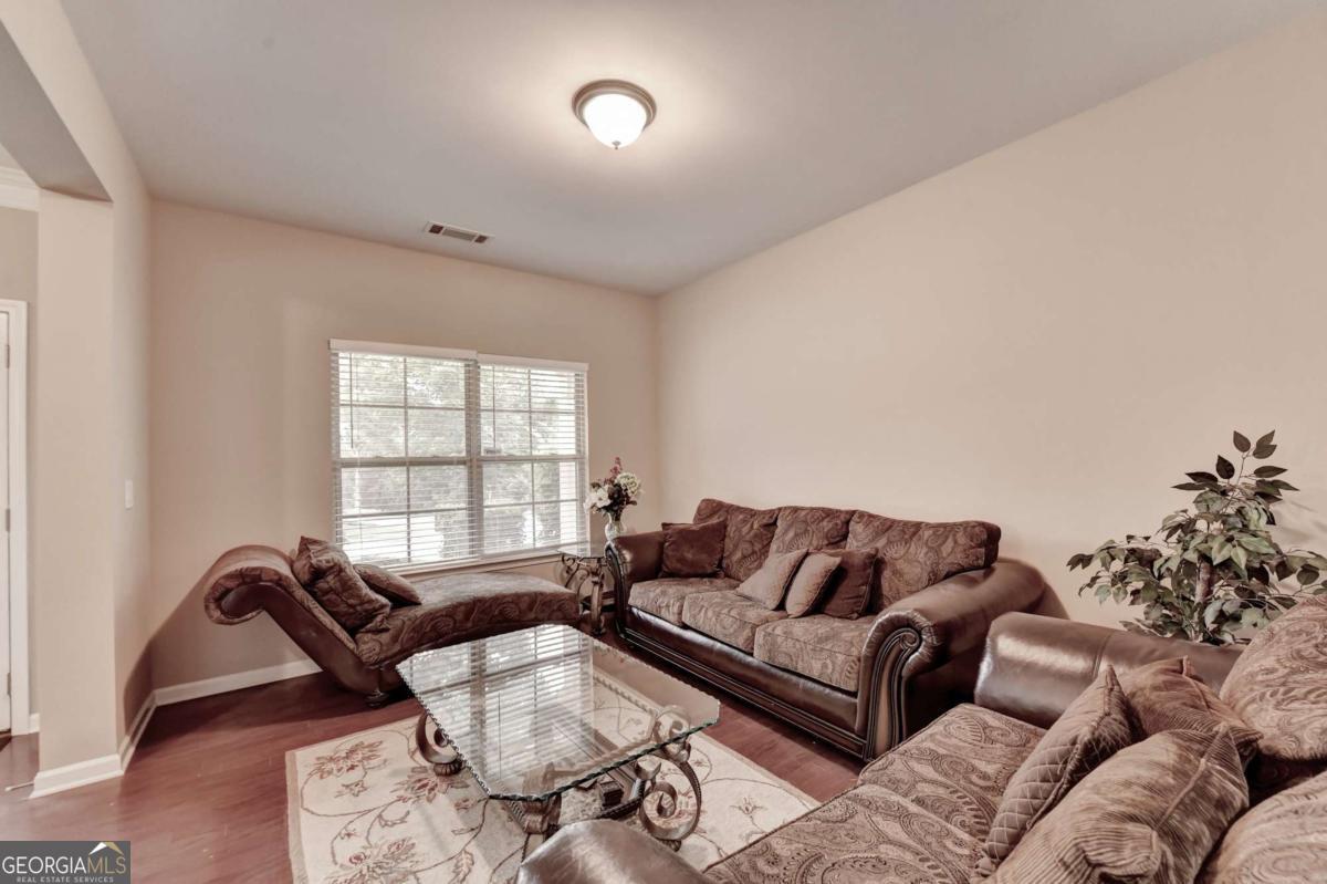 4228 Woods Creek LN
