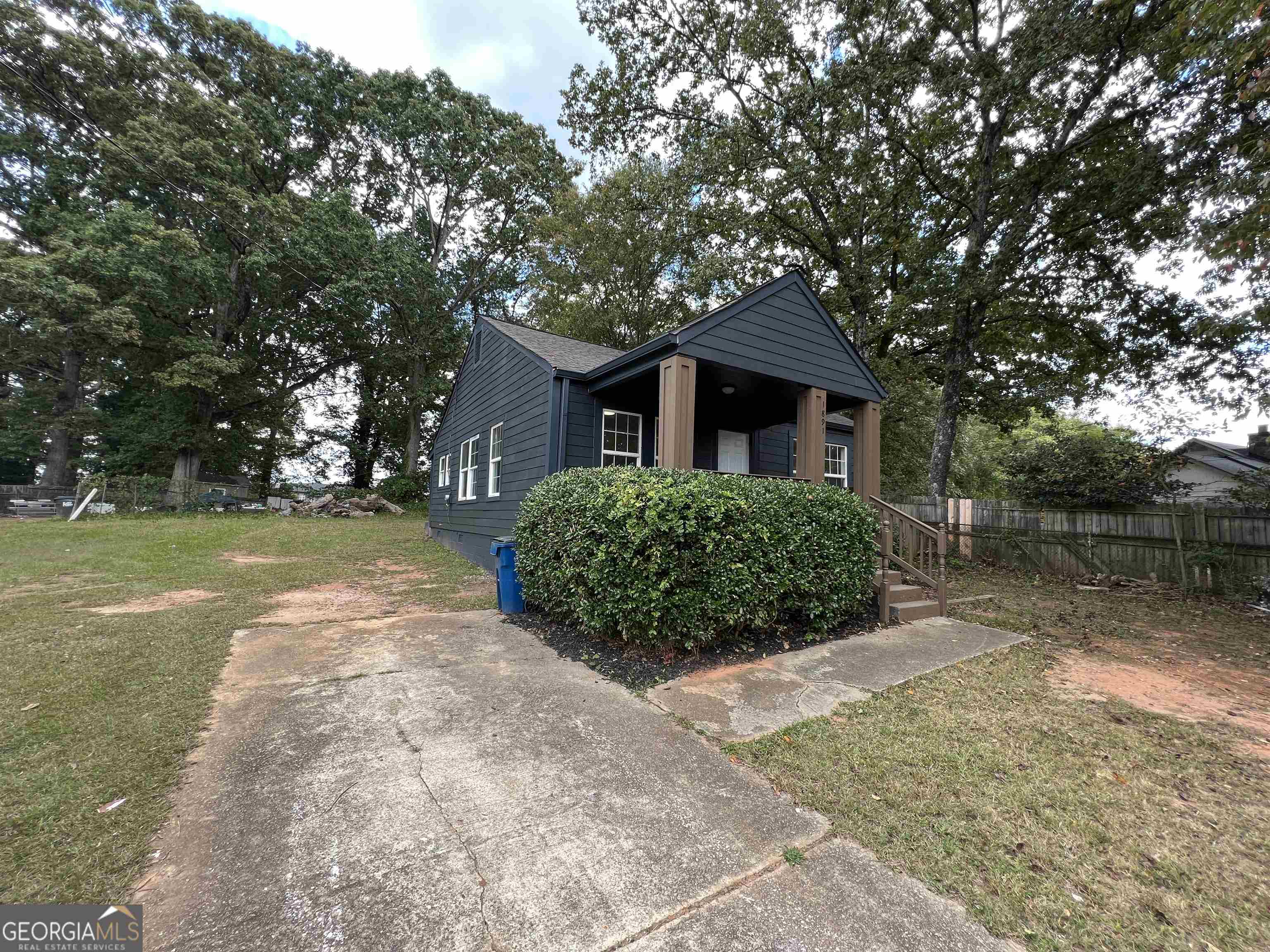 Wonderful opportunity to own this updated 2-bedroom 1 1-bath home on a nice lot. Features a family room, spacious kitchen with ample cabinets, and a large backyard. Great opportunity for a homeowner looking to customize or add to their investment portfolio.