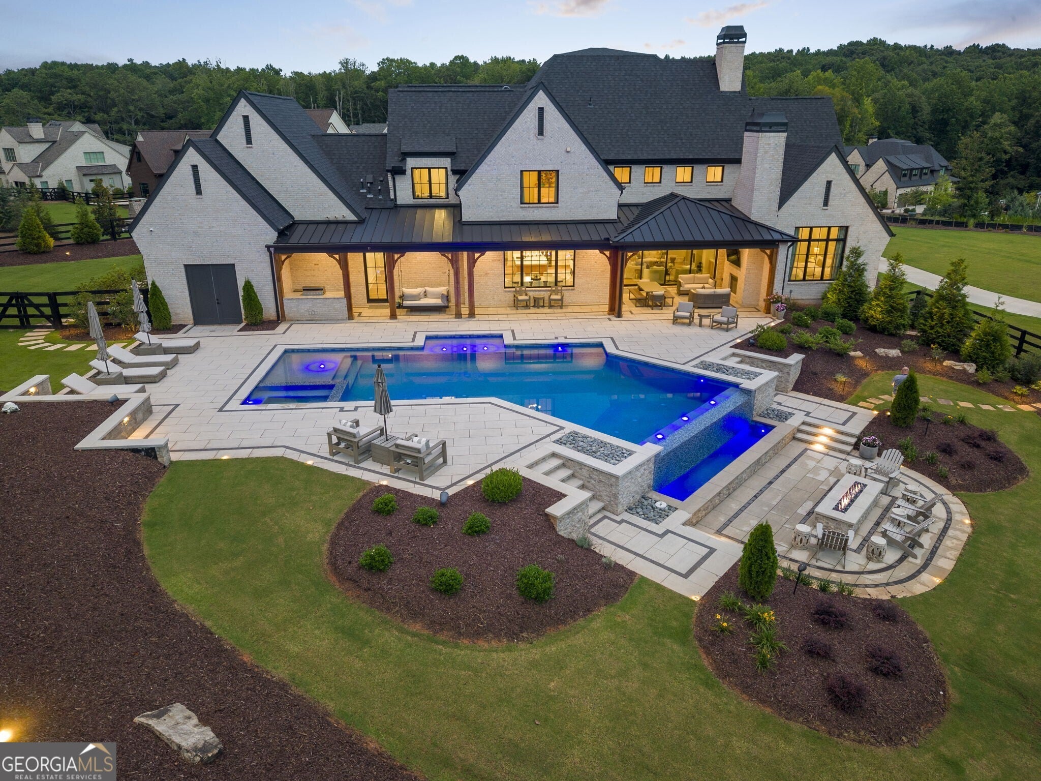 1022 Lyndon LN