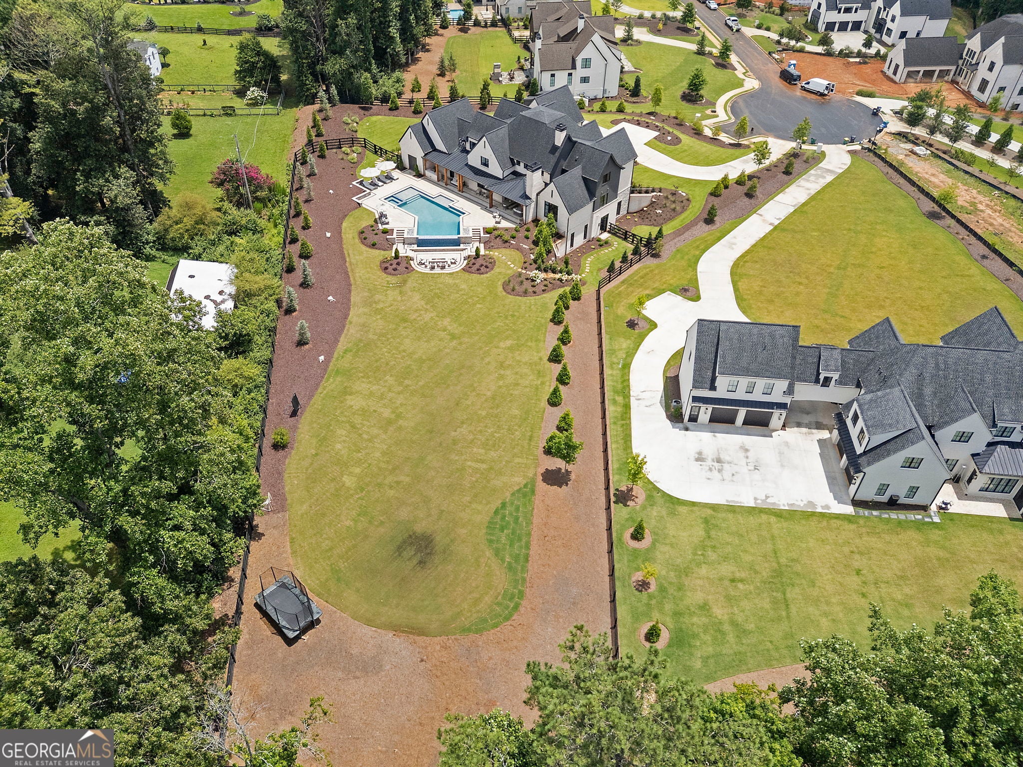 1022 Lyndon LN