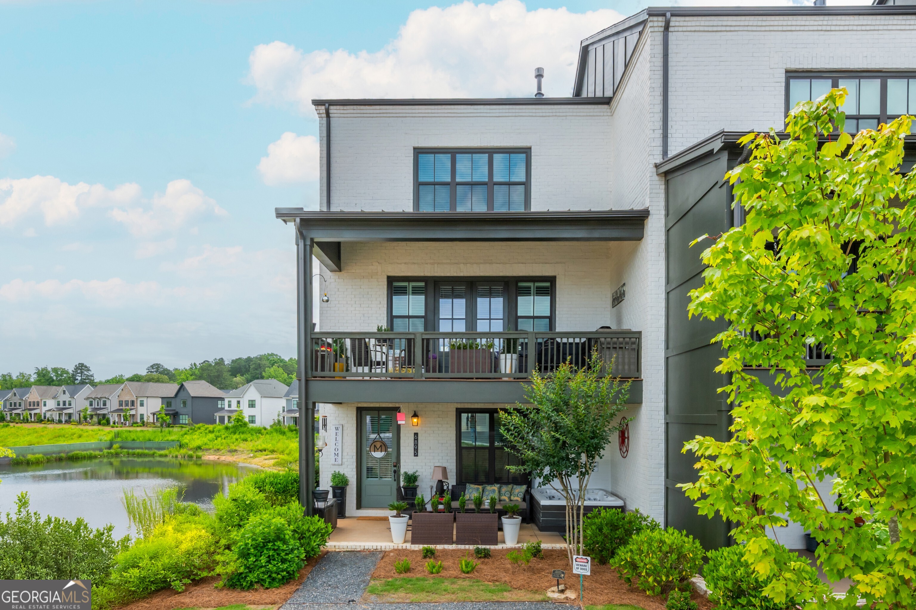 6895 Whitman WALK