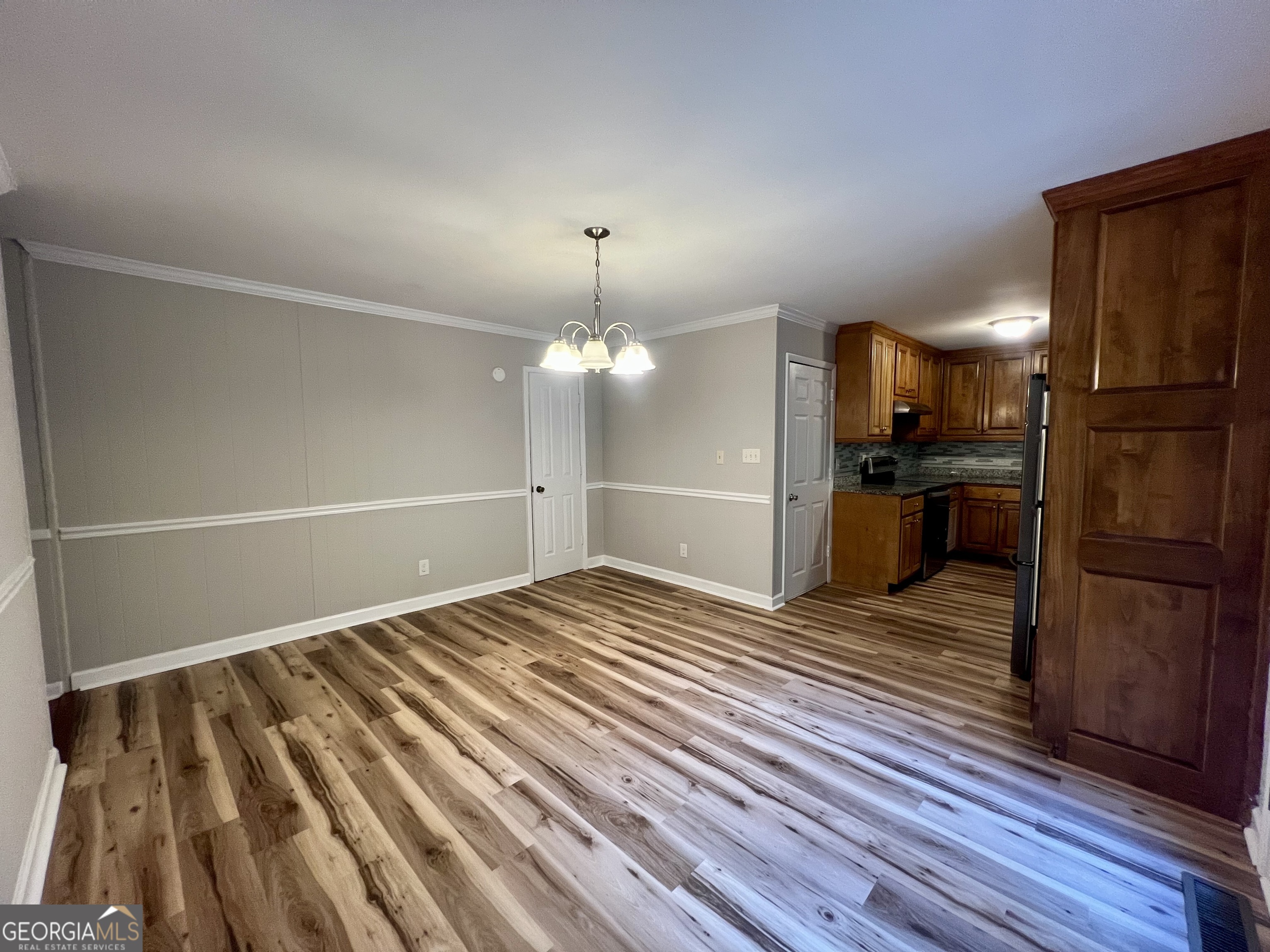 225 Holmes AVE