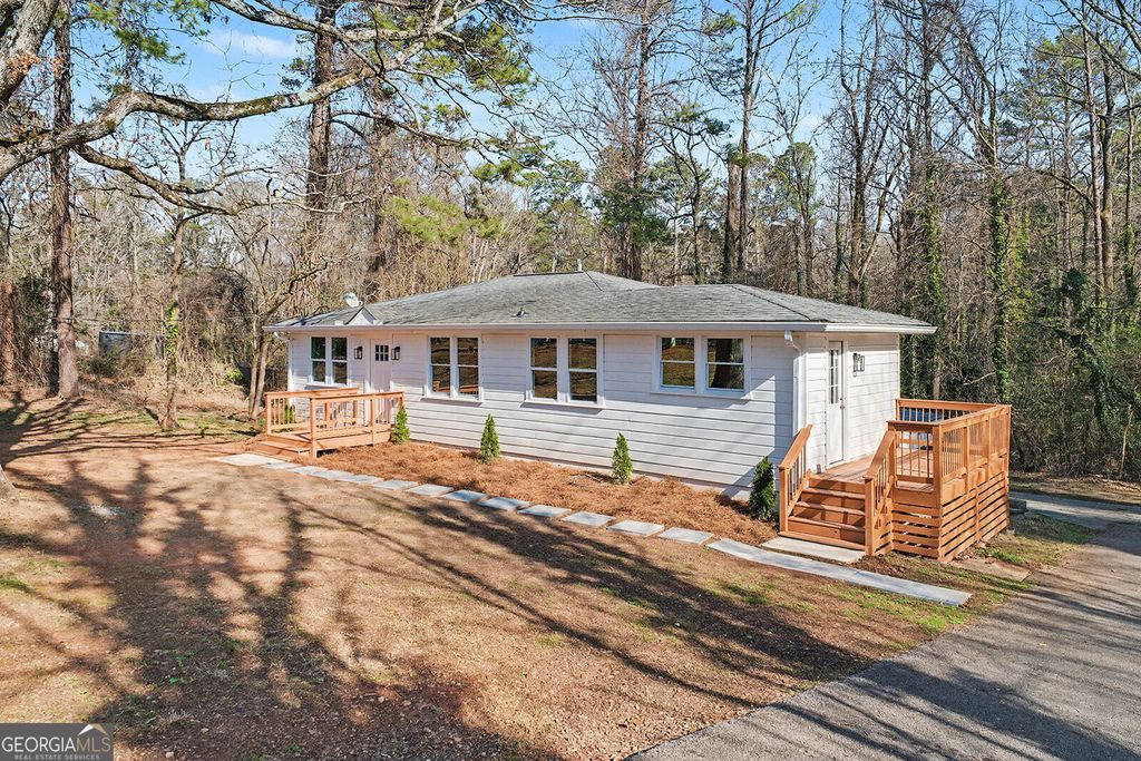 Photo of 5284 Campbellton Road SW, Atlanta, GA 30331 (MLS # 10787605)
