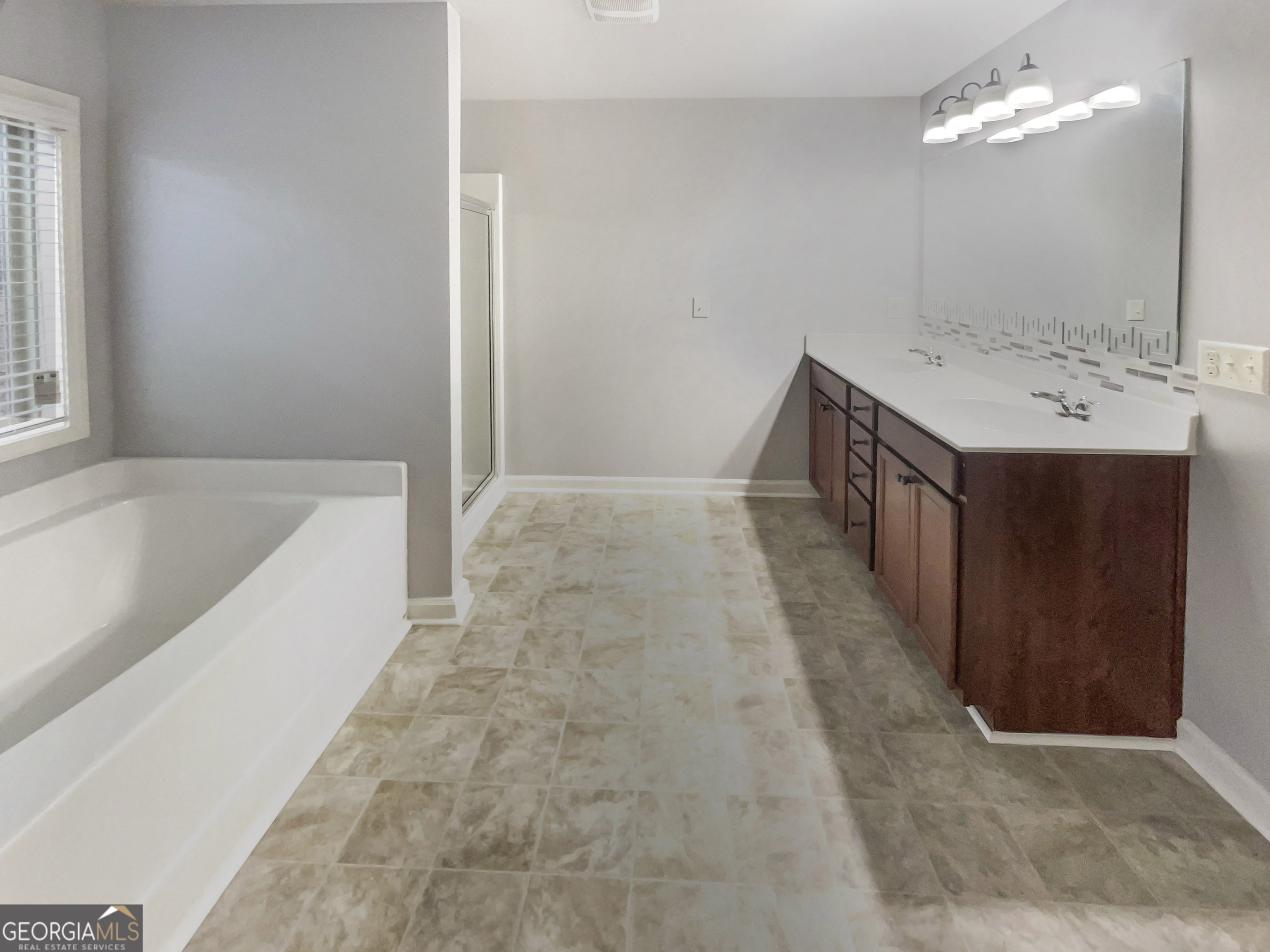 690 Collingsworth LN