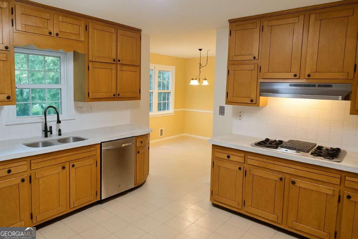 295 LAKEMONT DR