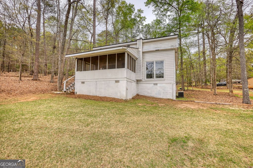 Photo of 1697 County Line Ext, Mansfield, GA 30055 (MLS # 10723118)
