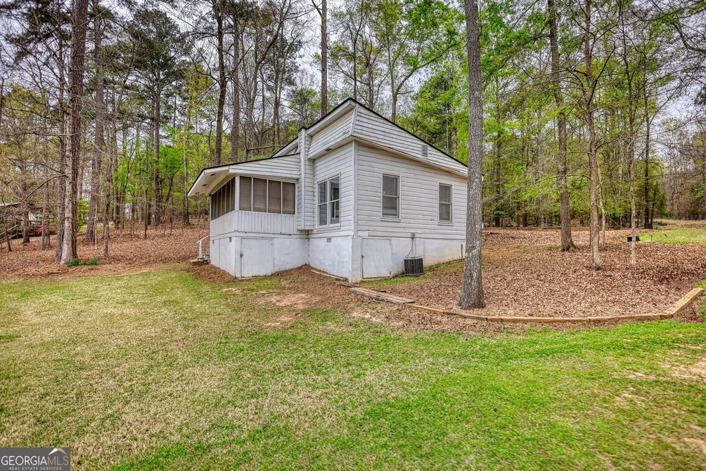 Photo of 1697 County Line Ext, Mansfield, GA 30055 (MLS # 10723118)
