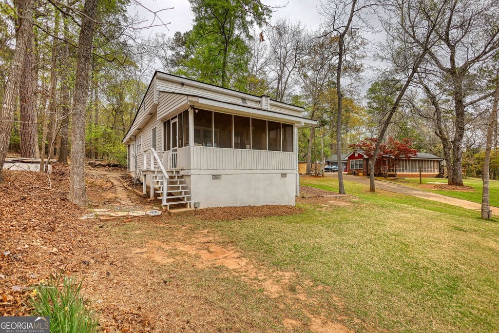Photo of 1697 County Line Ext, Mansfield, GA 30055 (MLS # 10723118)