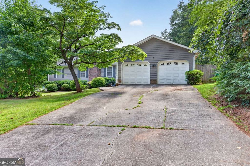 Photo of 1561 Bentwood Drive SW, Lilburn, GA 30047 (MLS # 10800903)