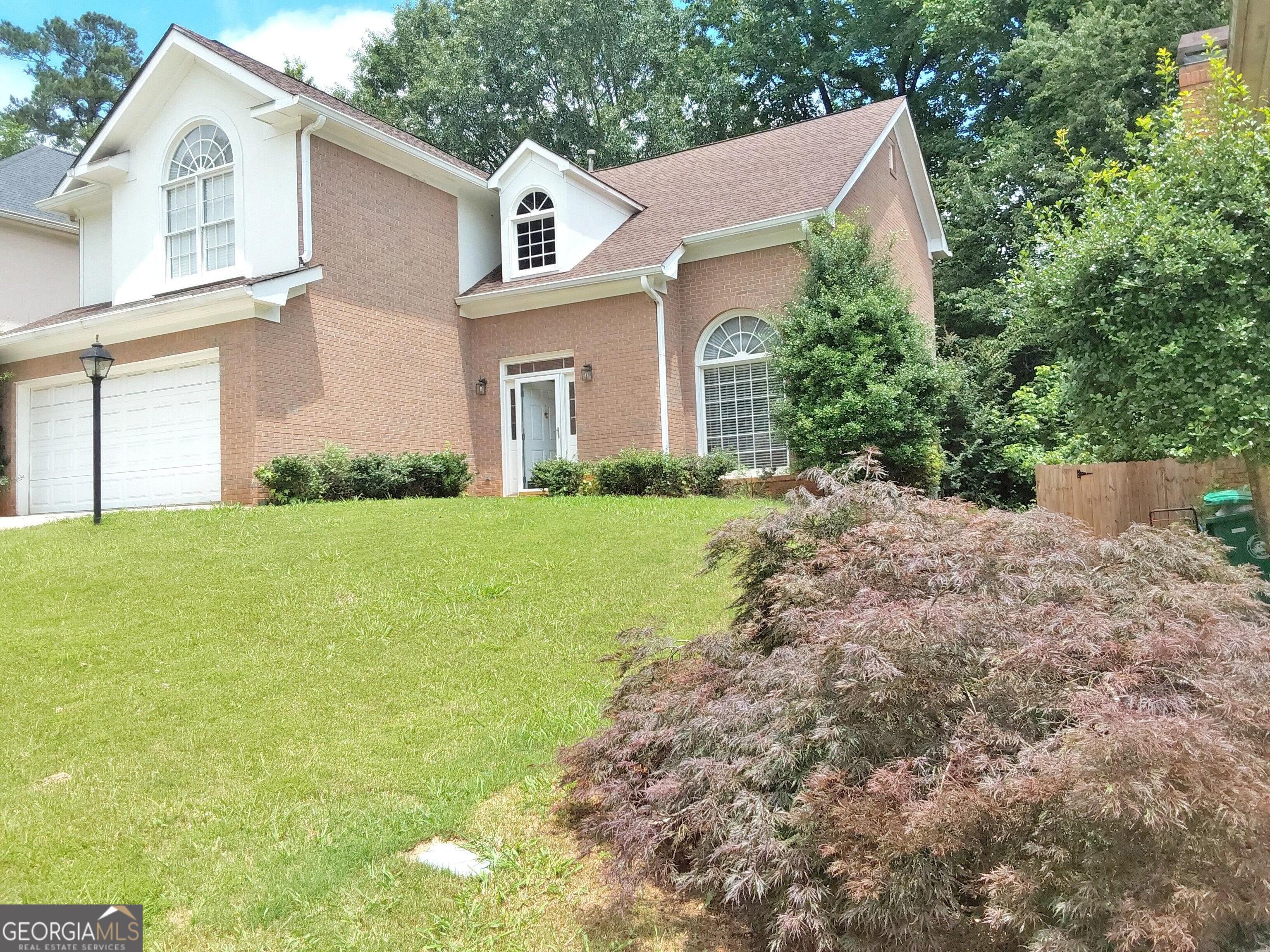 3332 Glenrose TRL