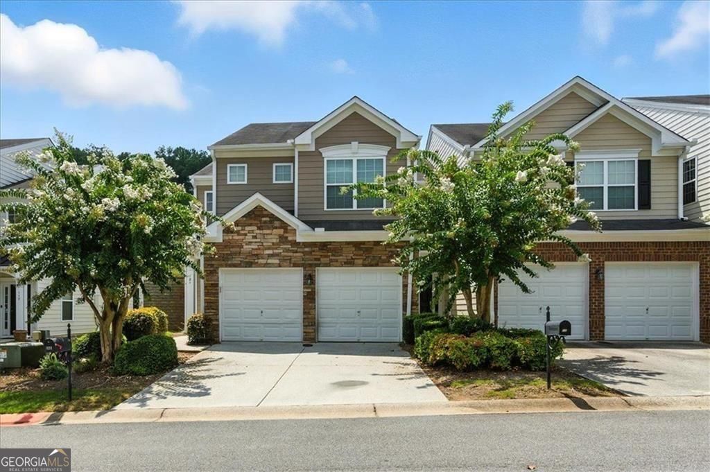 Location, Location, Location! Easy access to 575 / 75 ....shopping , restaurants & award winning East Cobb School District. This unit has just had NEW carpet installed & Interior paint / upgraded light fixtures on main.Bright openfloor plan on the main level with hardwoods throughoutmain & staircase and upstairs hallway . Large den with fireplace. Kitchen with breakfast area / breakfast bar / granite countertops / stained cabinets/ pantry. French doors open to private back patio / perfect for entertaining. Upstairs is the oversized vaulted Primary Suite with french doors leading to the master bath / jacuzzi tub/ double vanity / large walk in closet . 2 secondary bedrooms up / both with walkin closets / both share a hall bath. Laundry closet in the hall upstairs . We invite you to come inside ! Easy showing ... Vacant ! Welcome Home !
