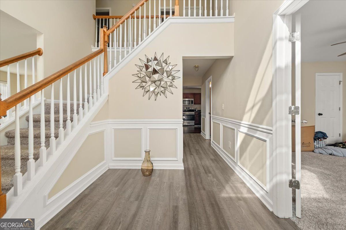 552 Trotters LN