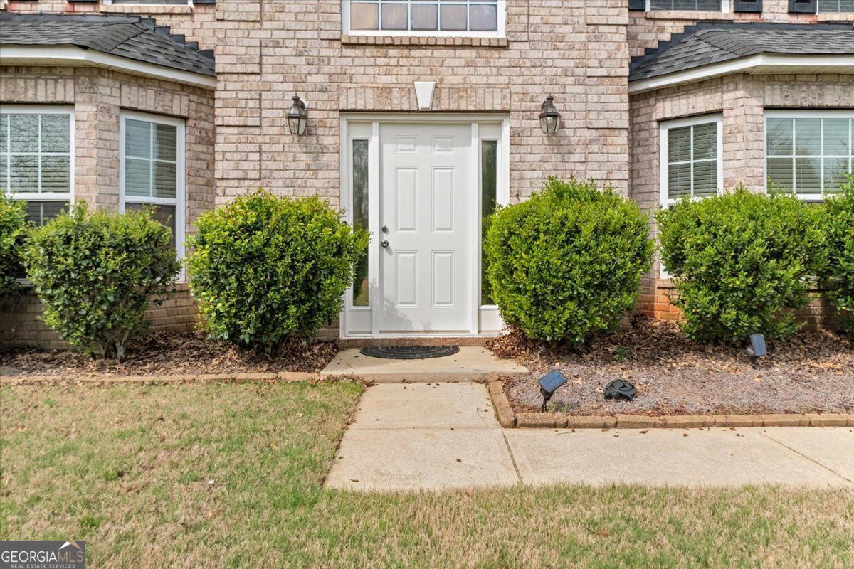 552 Trotters LN