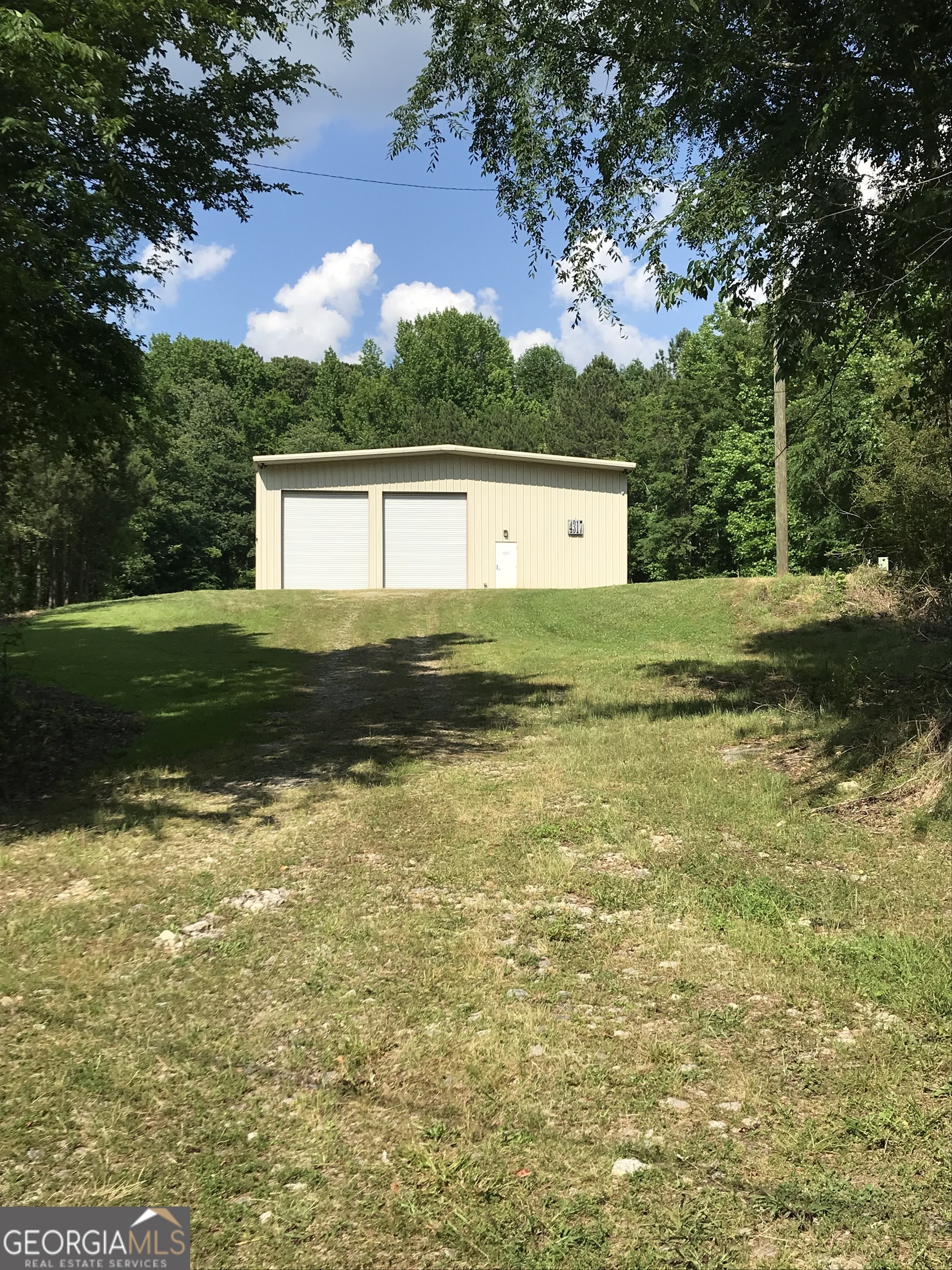 Very nice industrial building on approx. 5+/- acres. high ceilings, 3 roll down doors. Note: The sale of this property is contingent upon seller acquiring another property and seller will need to retain possession of the property for at least 6 months leasing back.