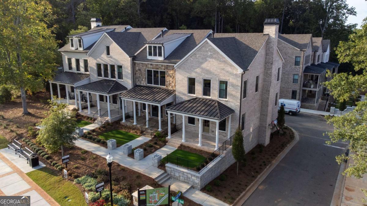 160 Chiswick CIR 2