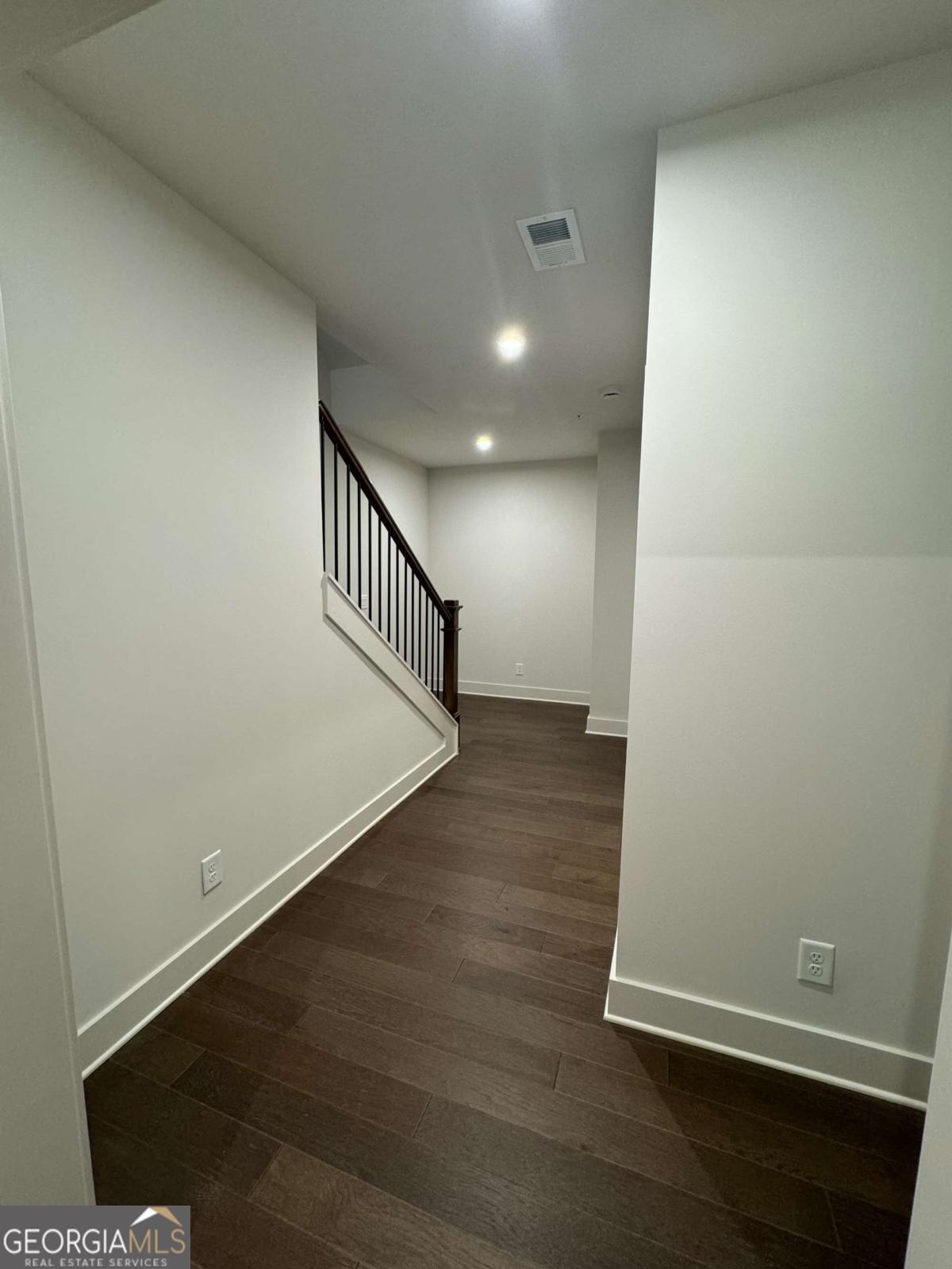 160 Chiswick CIR 2