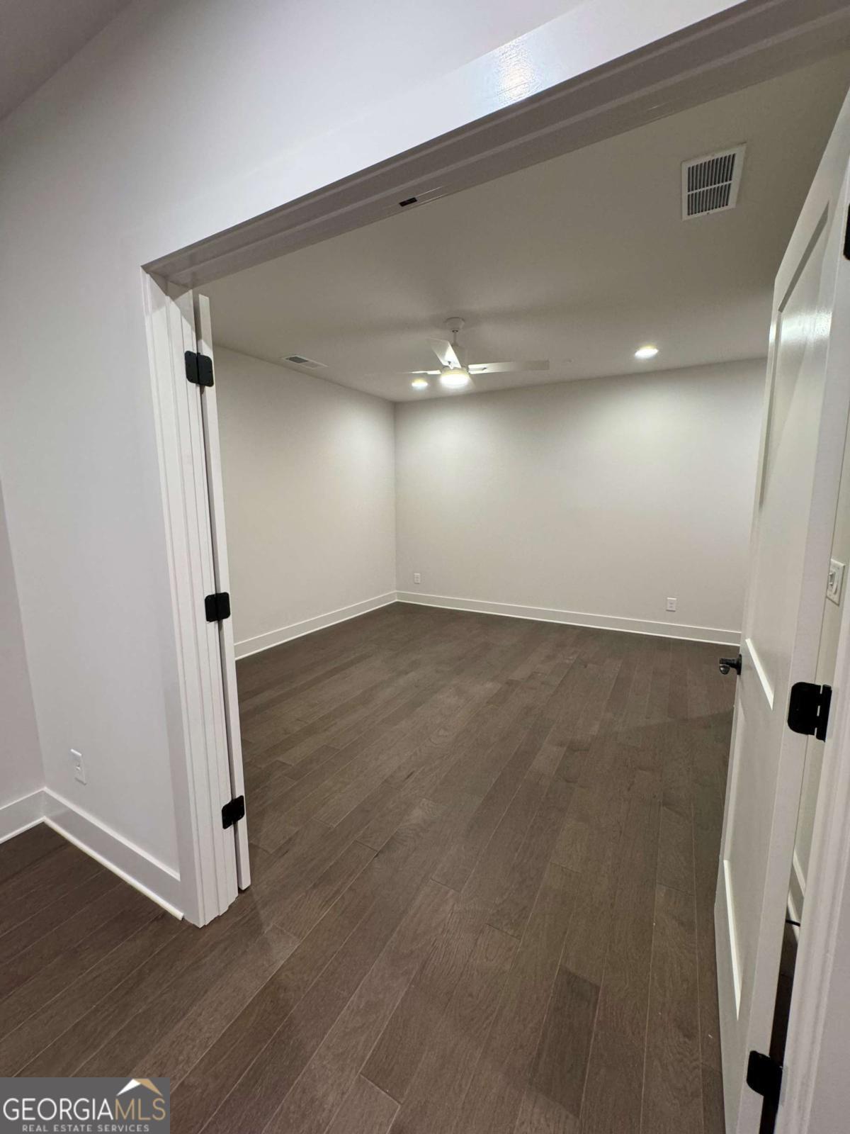 160 Chiswick CIR 2