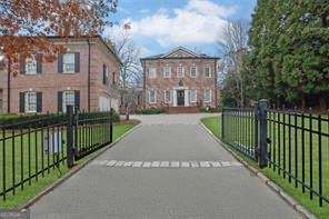 4084 Peachtree Dunwoody RD NE
