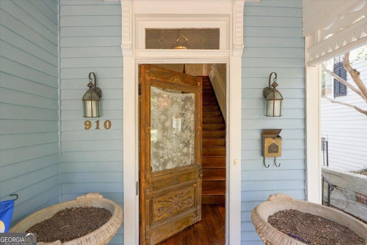 910 High ST
