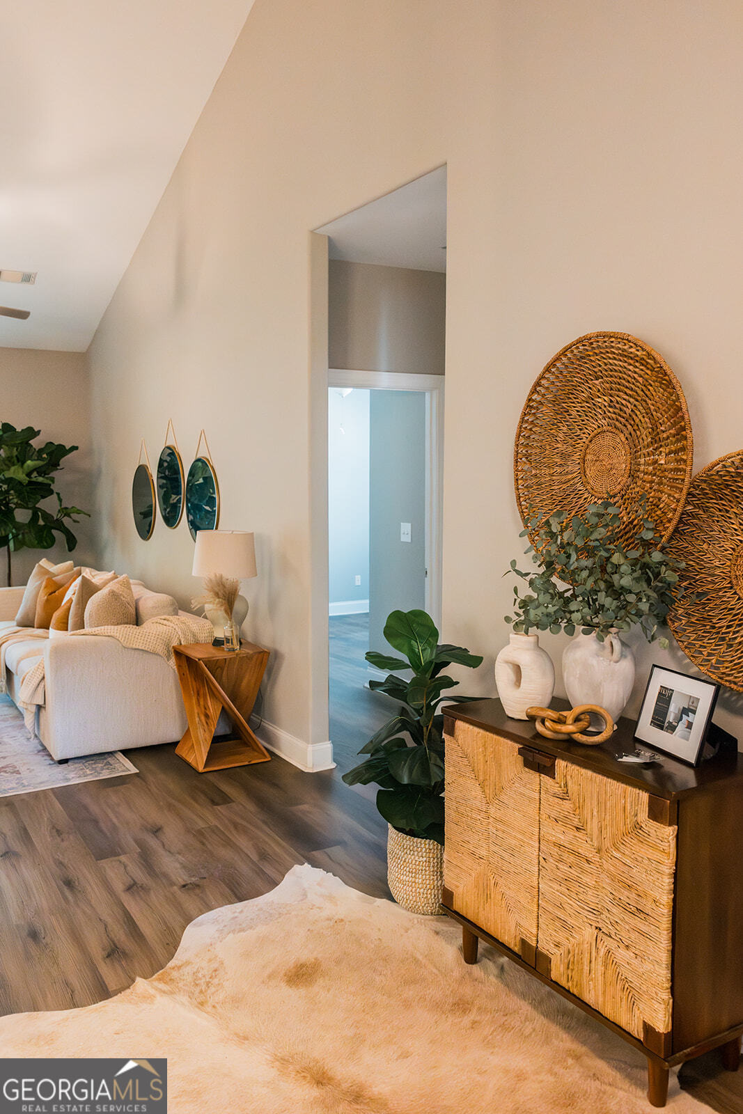 4304 Commonwealth CIR