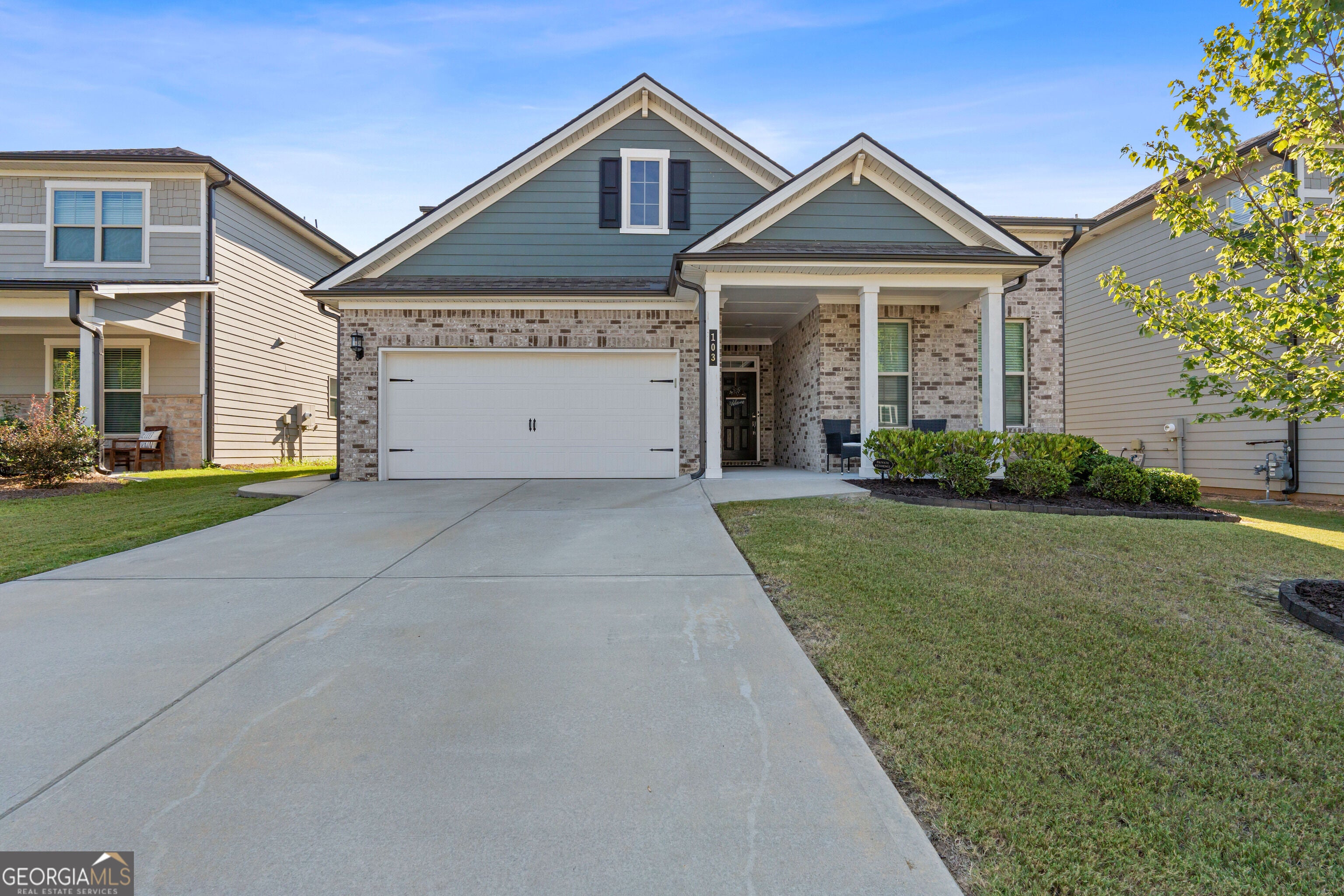 103 Vivian LN