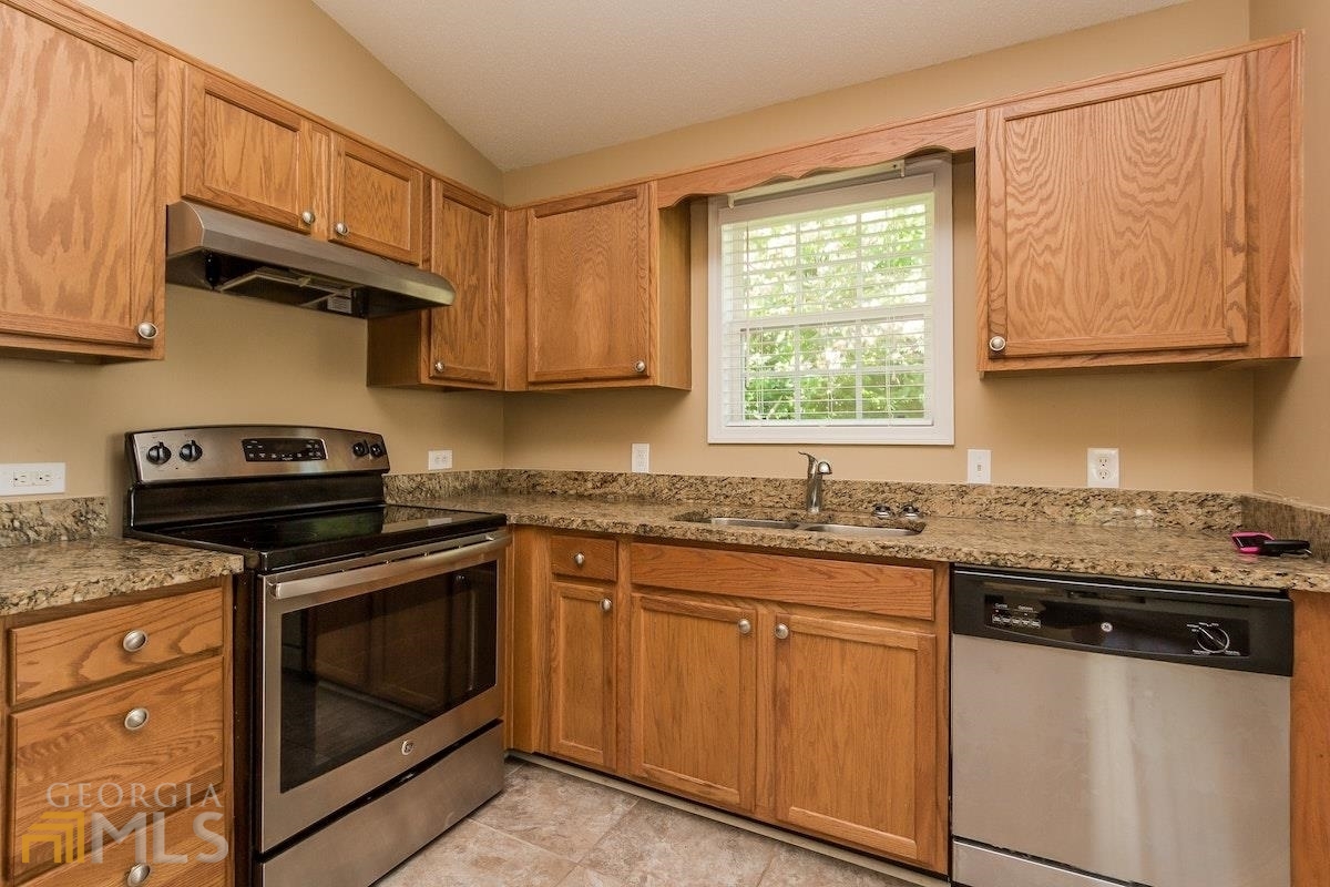 HOLLY TRAIL - Residential Lease