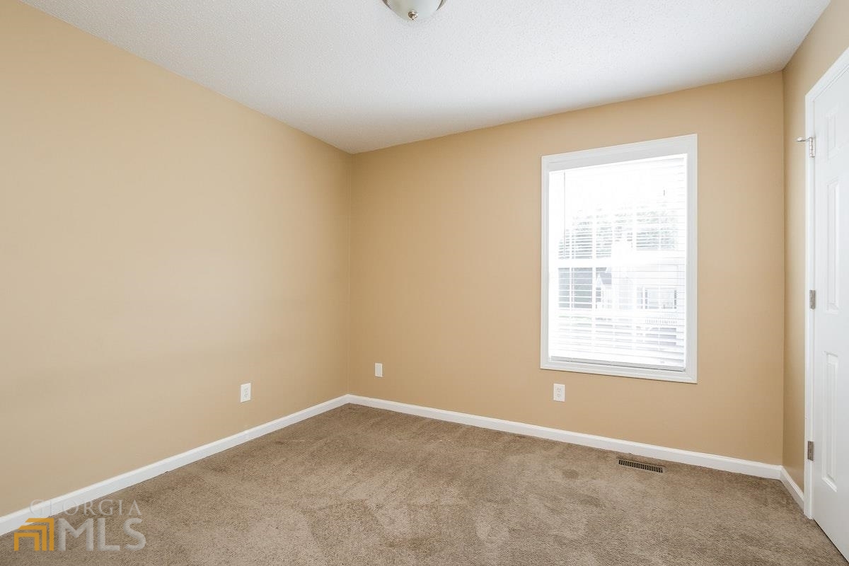 HOLLY TRAIL - Residential Lease