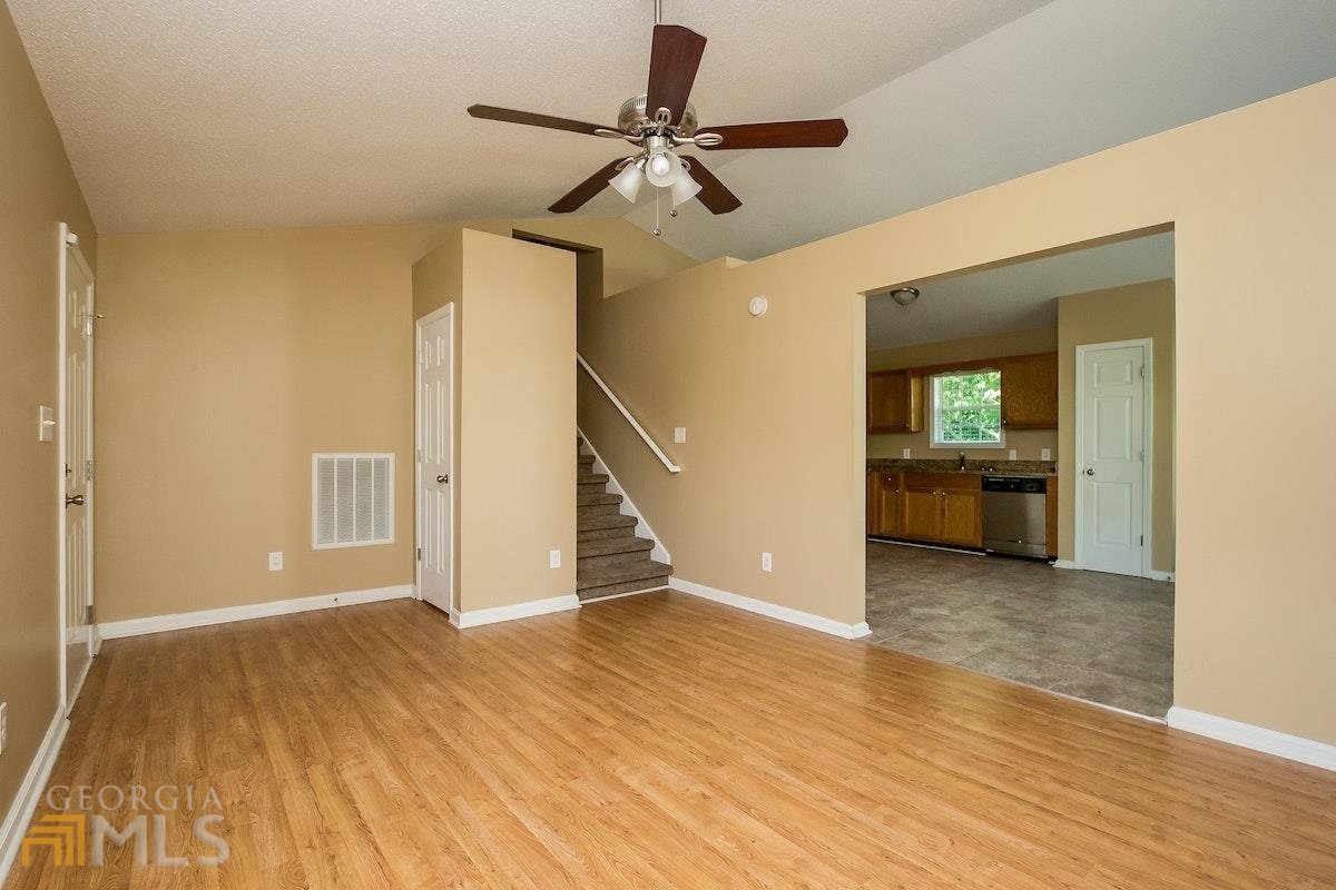 HOLLY TRAIL - Residential Lease