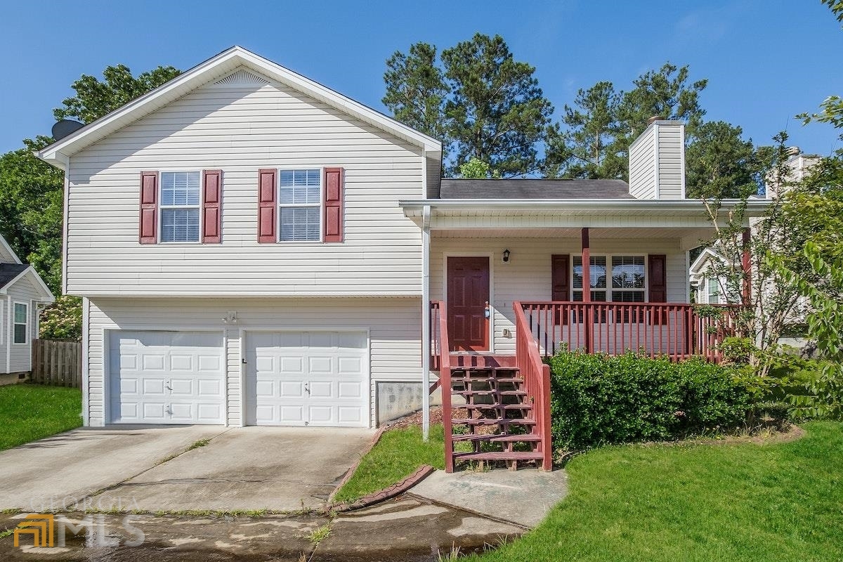 HOLLY TRAIL - Residential Lease