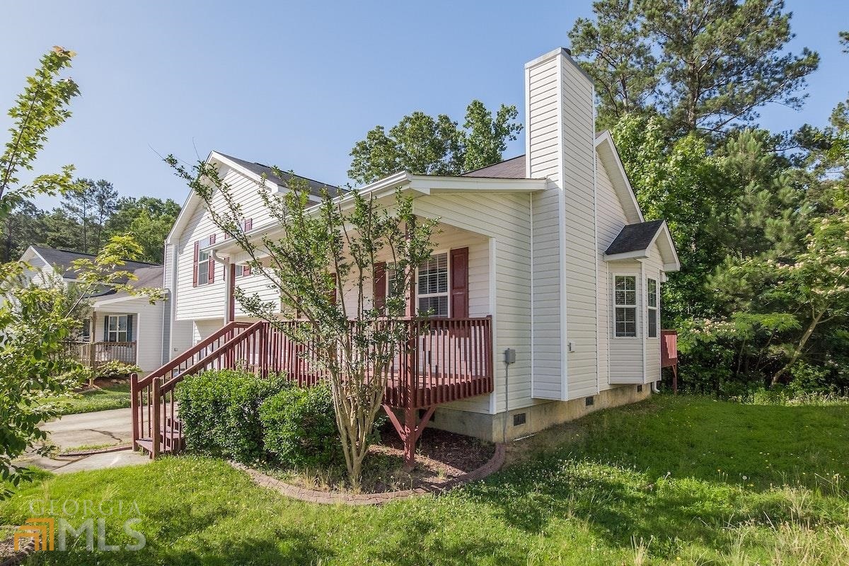 HOLLY TRAIL - Residential Lease